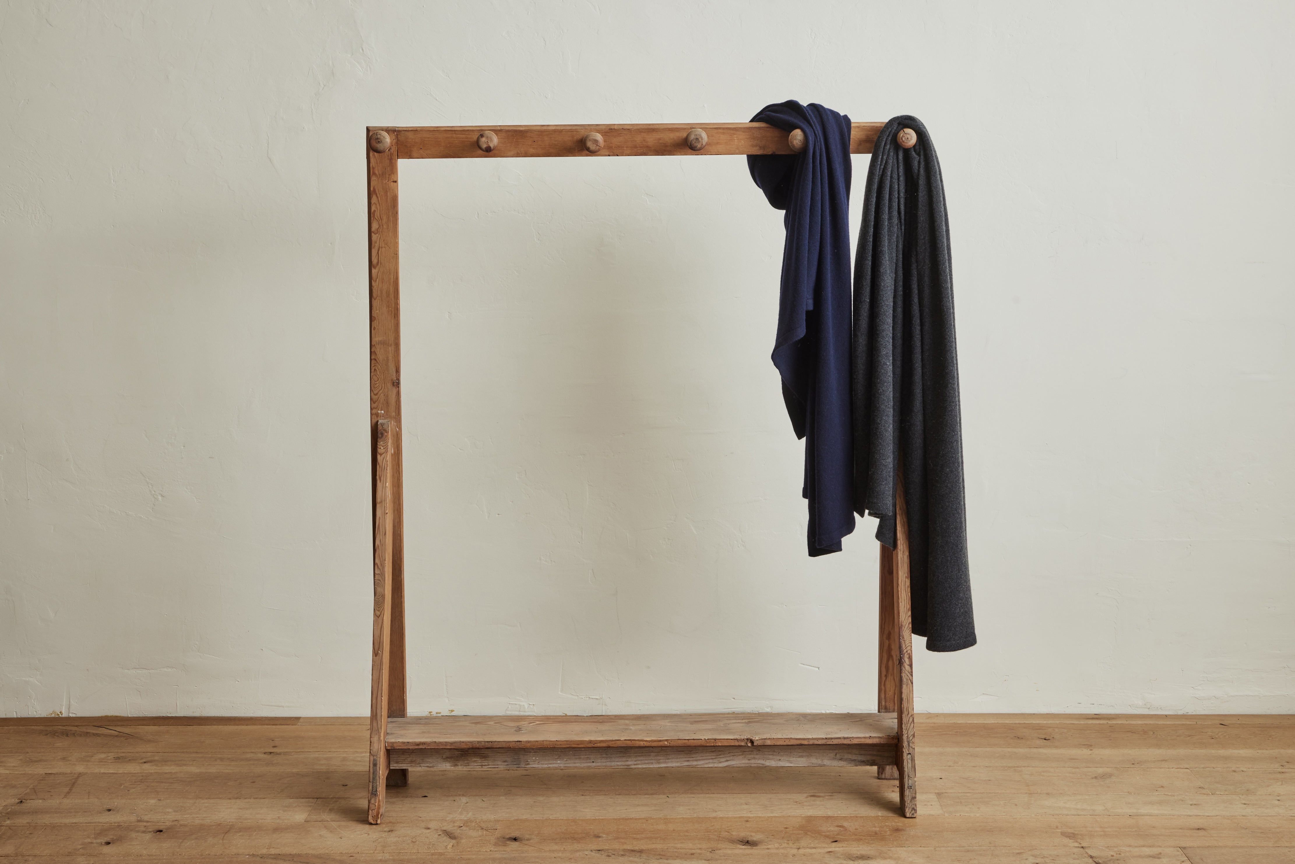 Mid-weight Cashmere Travel Wrap in Charcoal