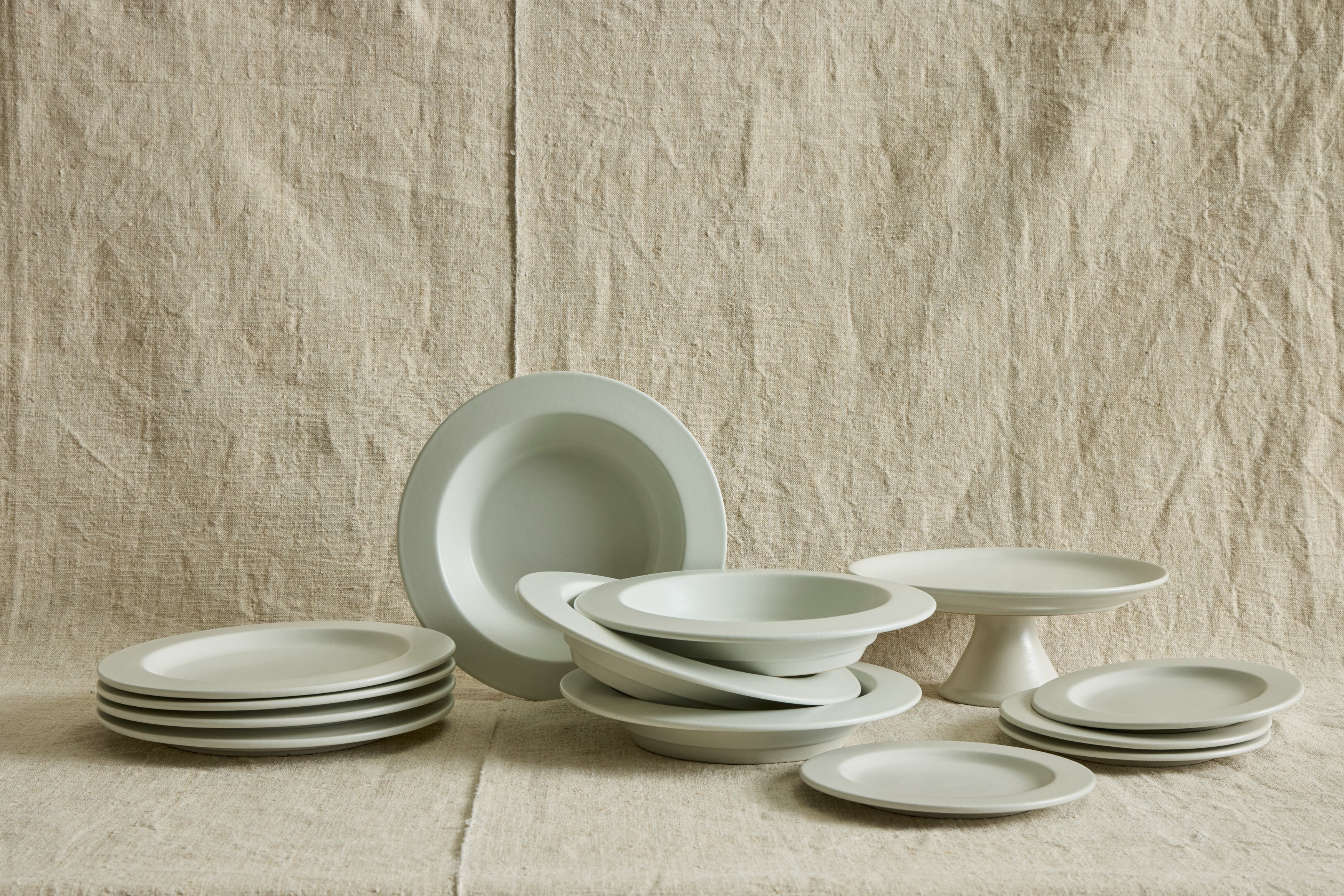 Dinnerware in Cream