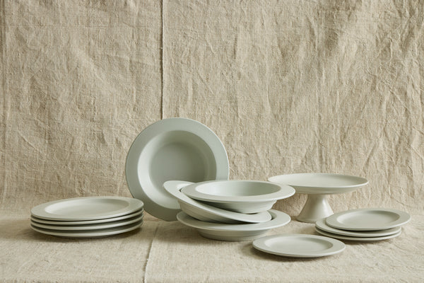Dinnerware in Cream