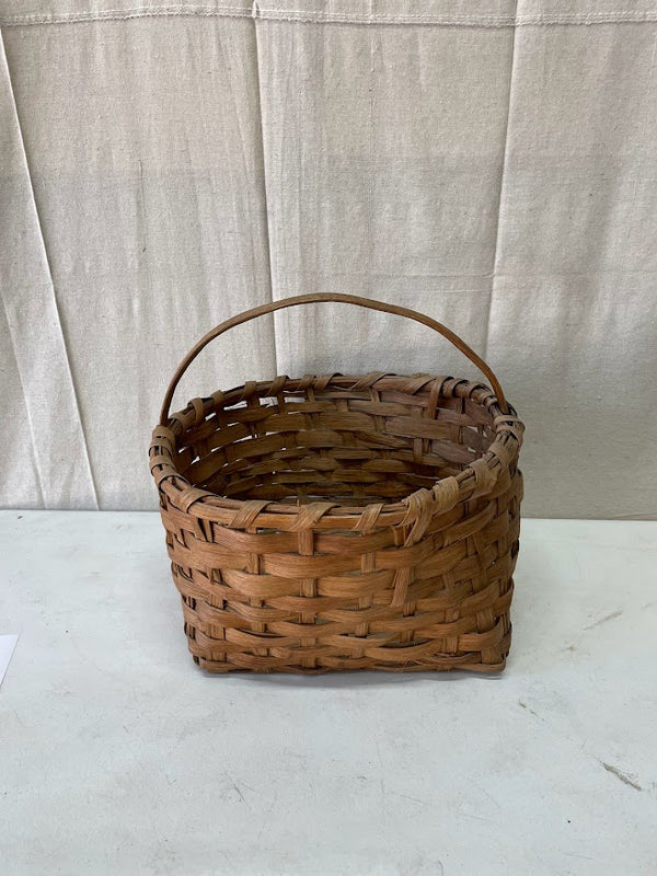 VTG WICKER BASKET NO. 4