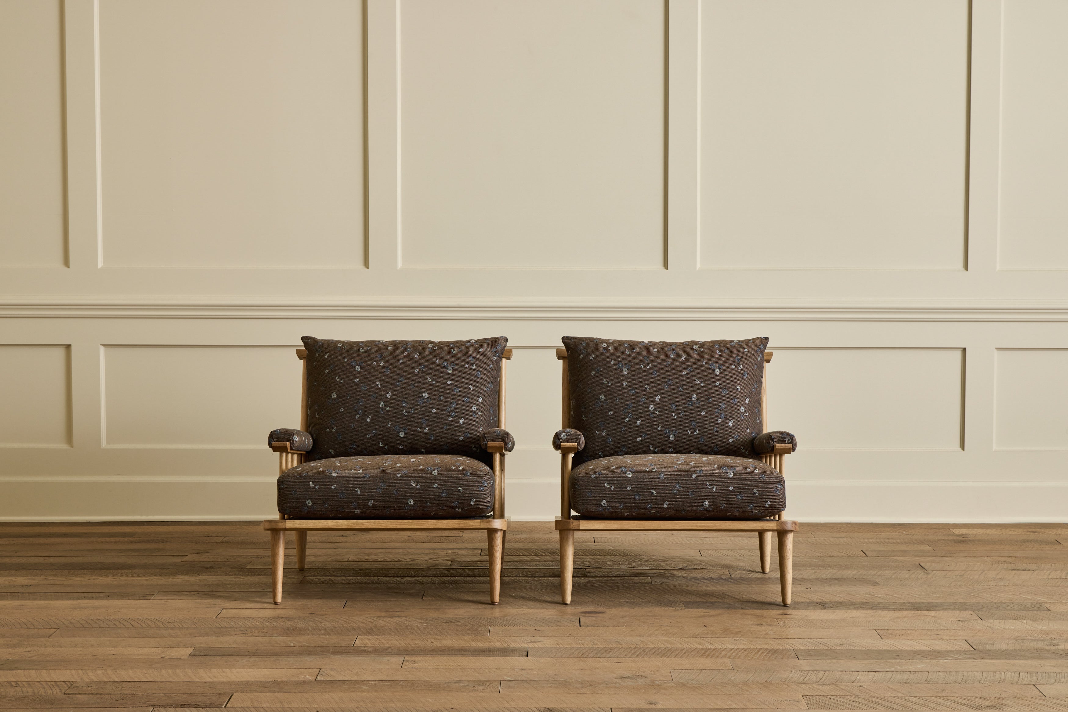 Spindle Viewing Chair