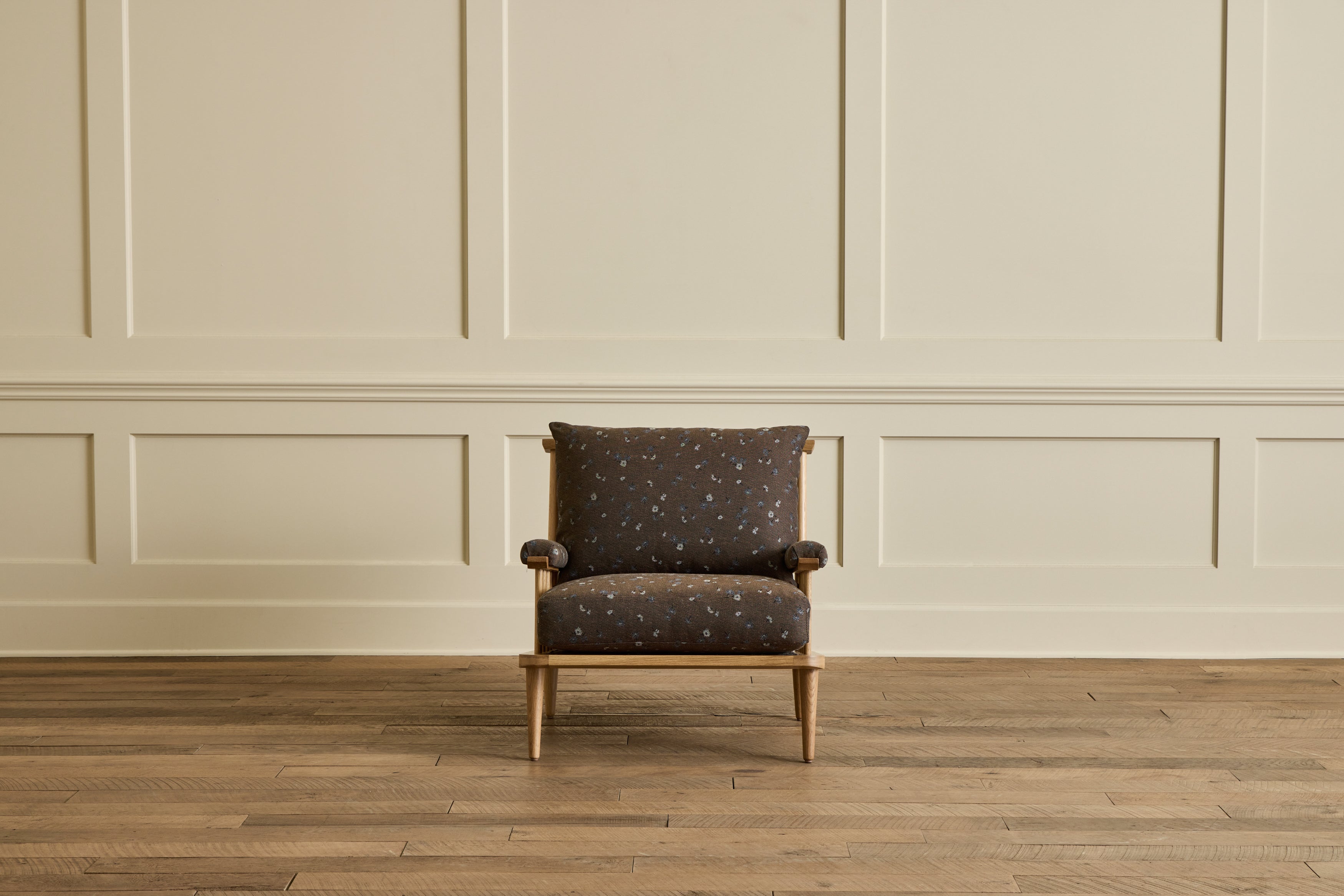 Spindle Viewing Chair