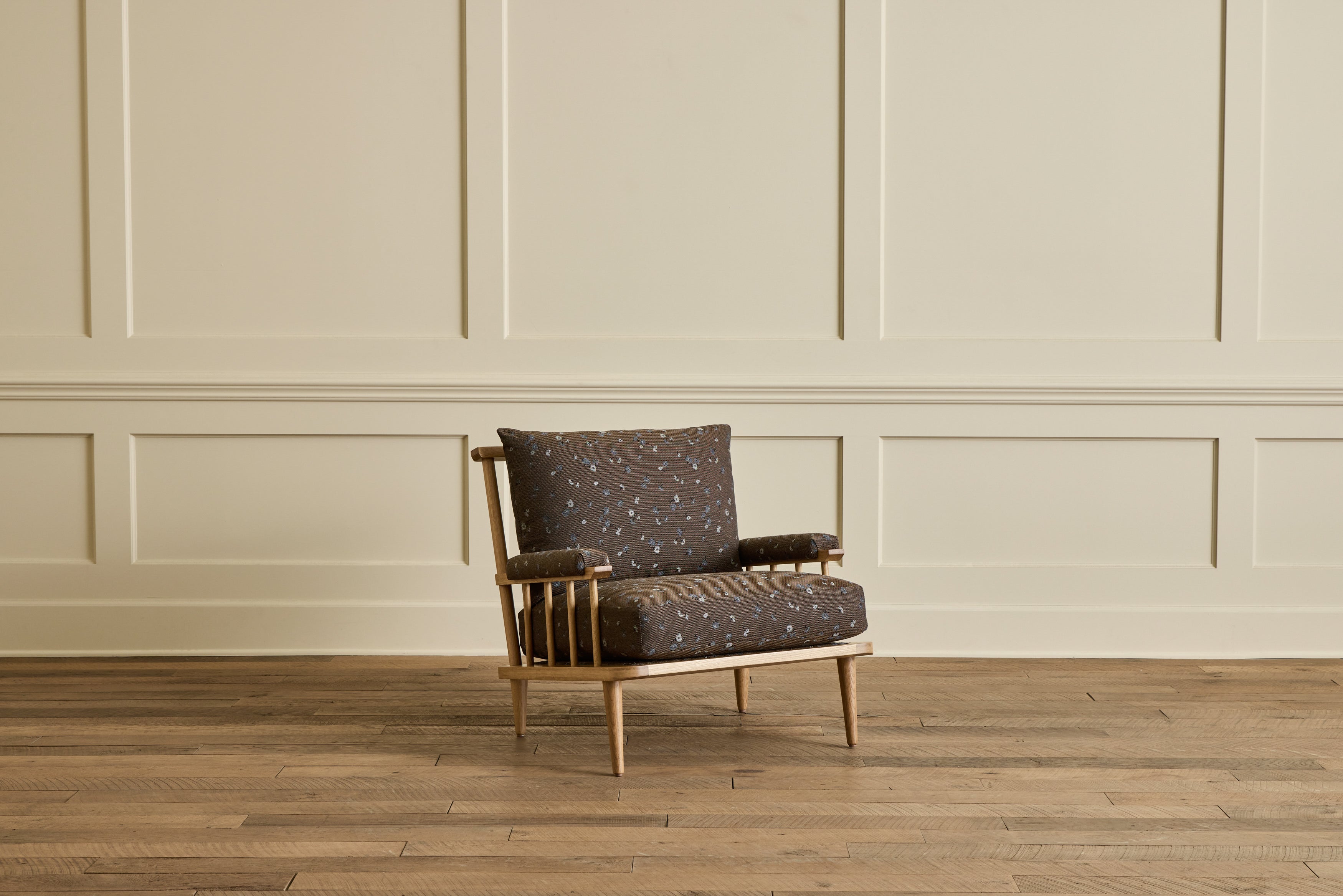 Spindle Viewing Chair