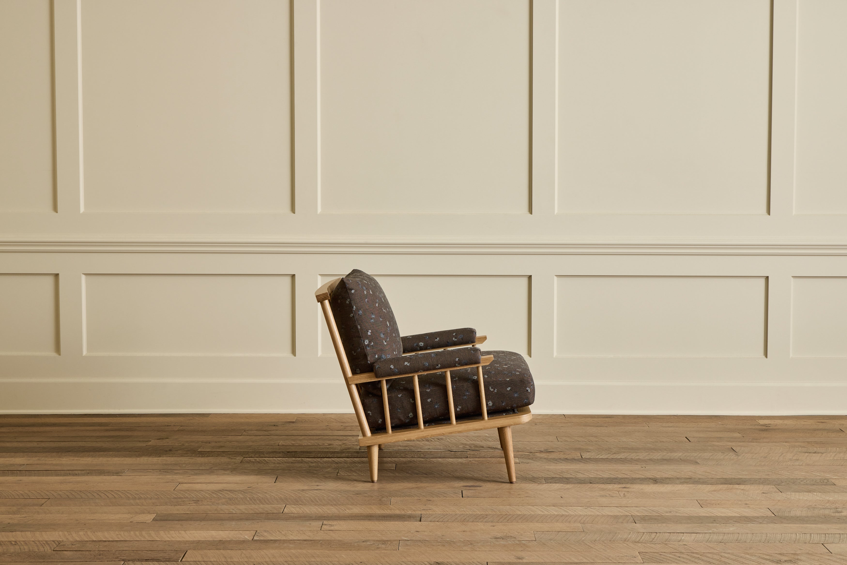 Spindle Viewing Chair