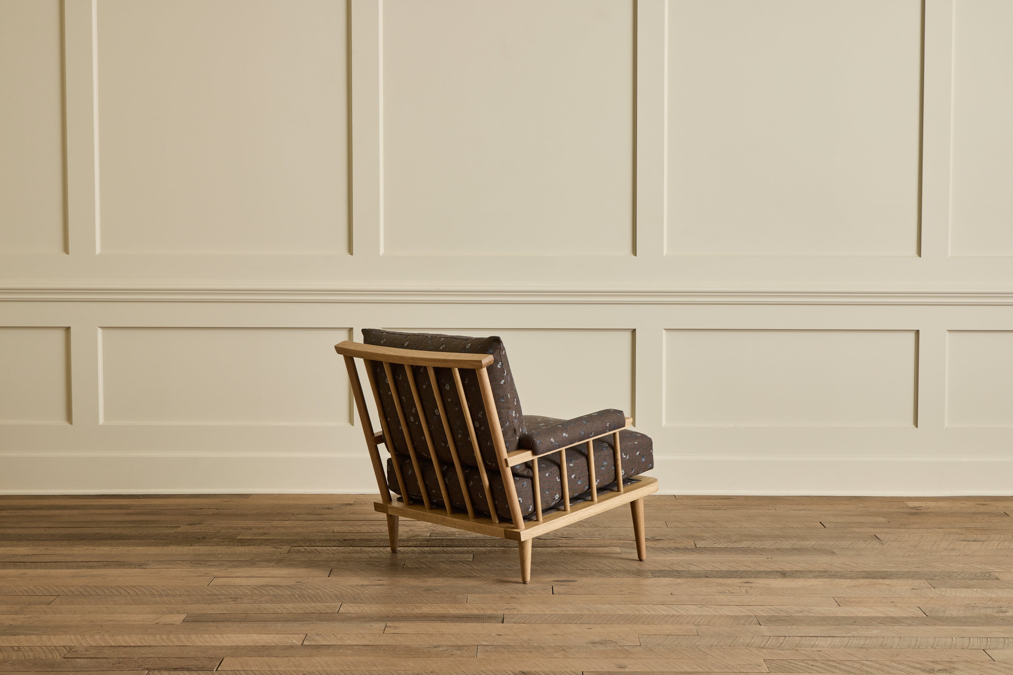 Spindle Viewing Chair