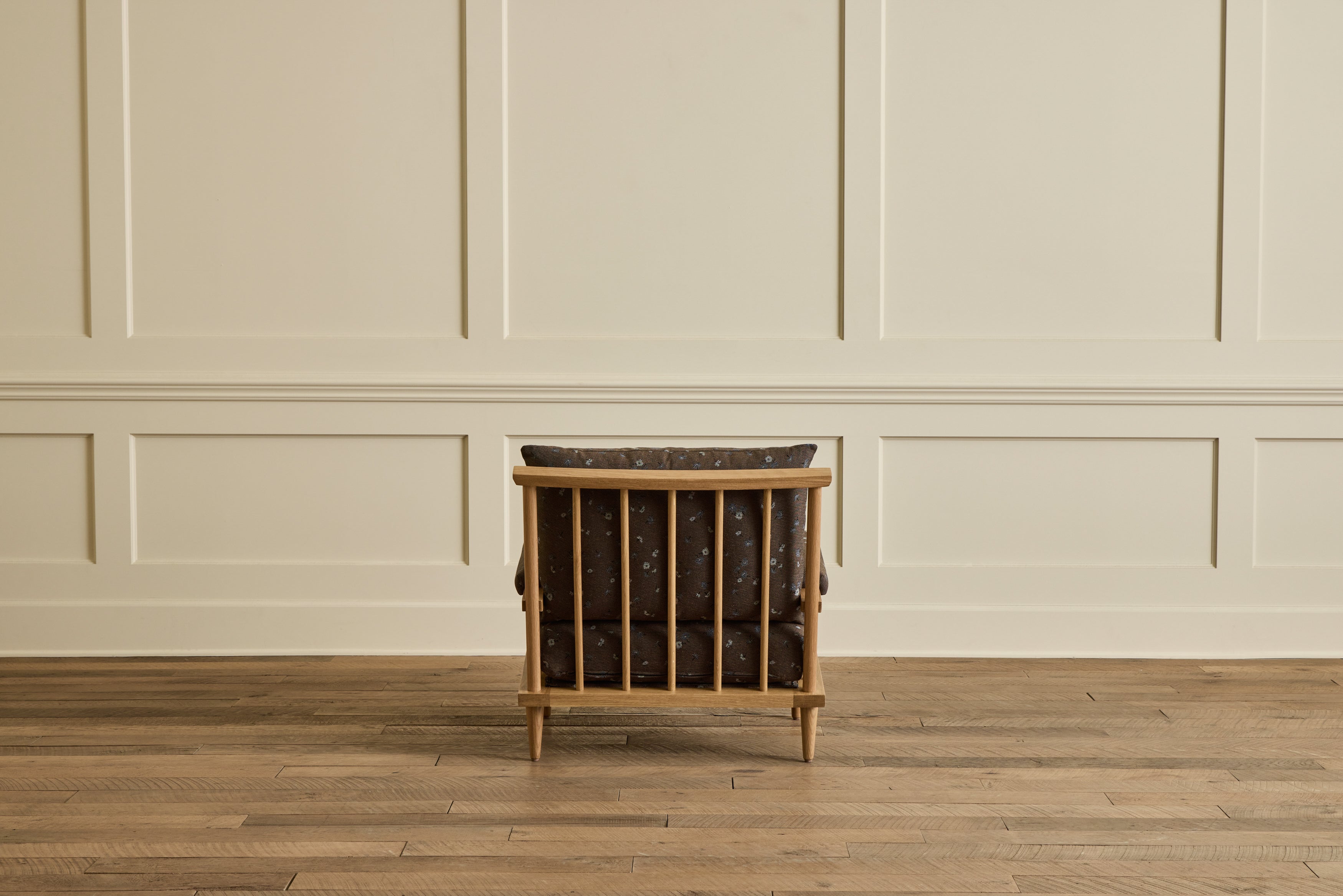 Spindle Viewing Chair