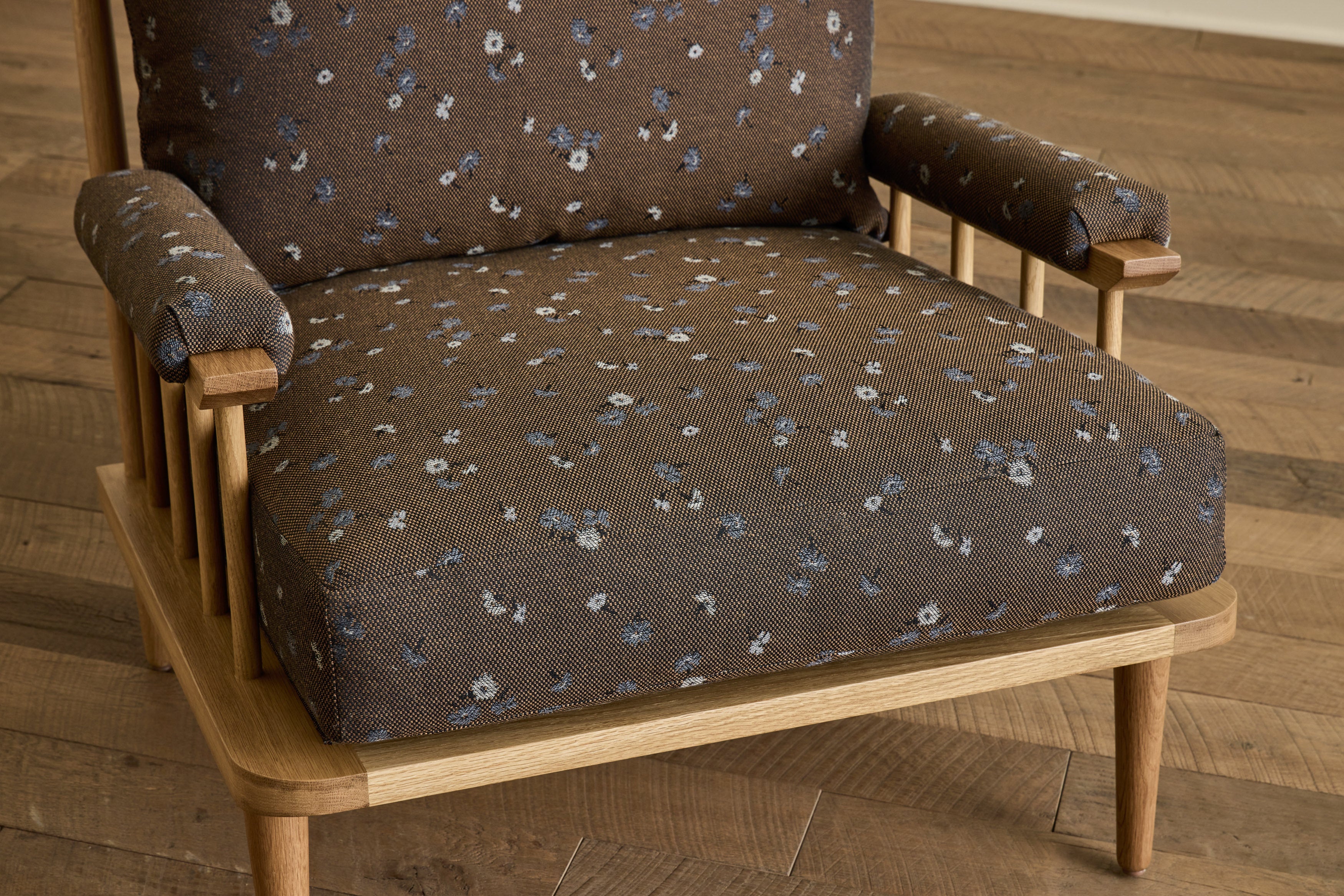 Spindle Viewing Chair