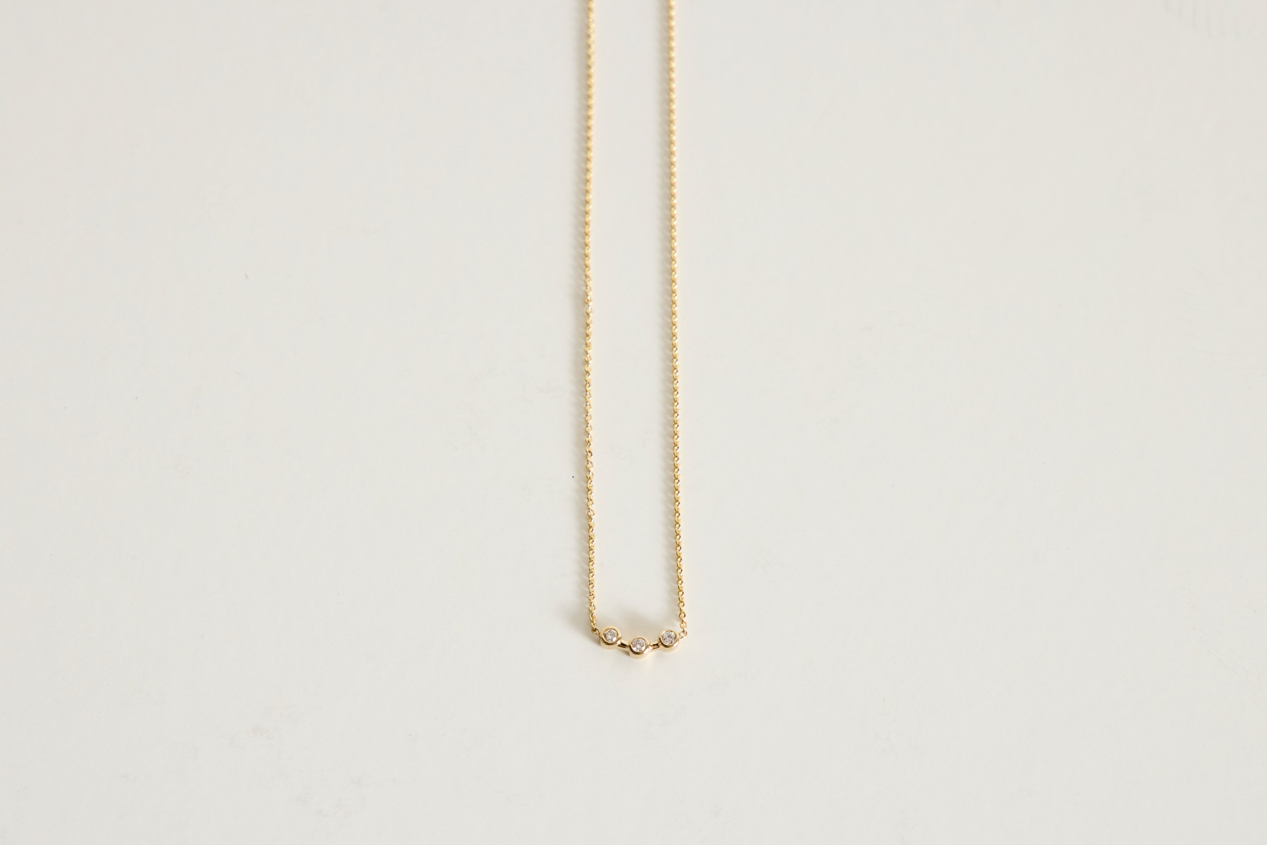 Cas Necklace with 3 Diamonds