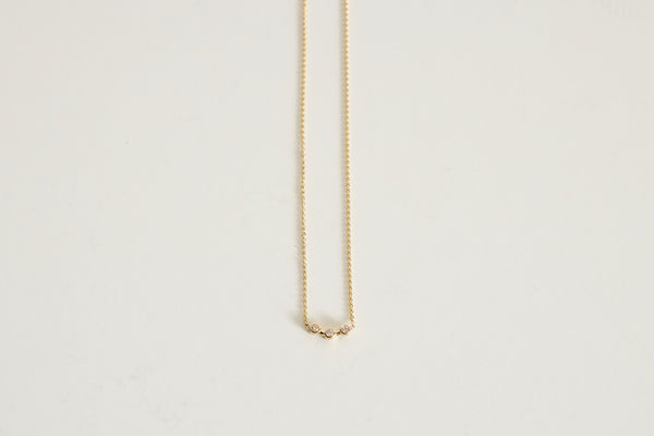 Cas Necklace with 3 Diamonds