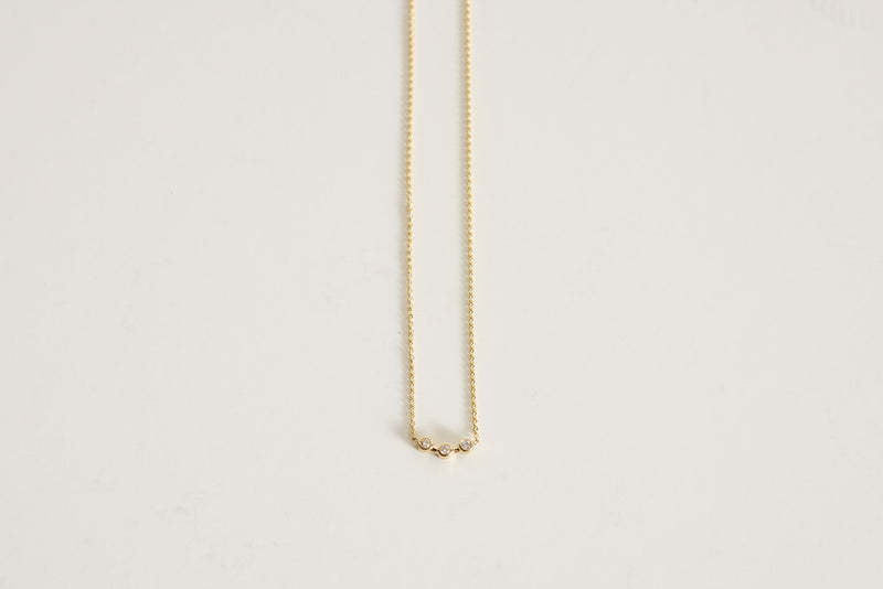 Cas Necklace with 3 Diamonds