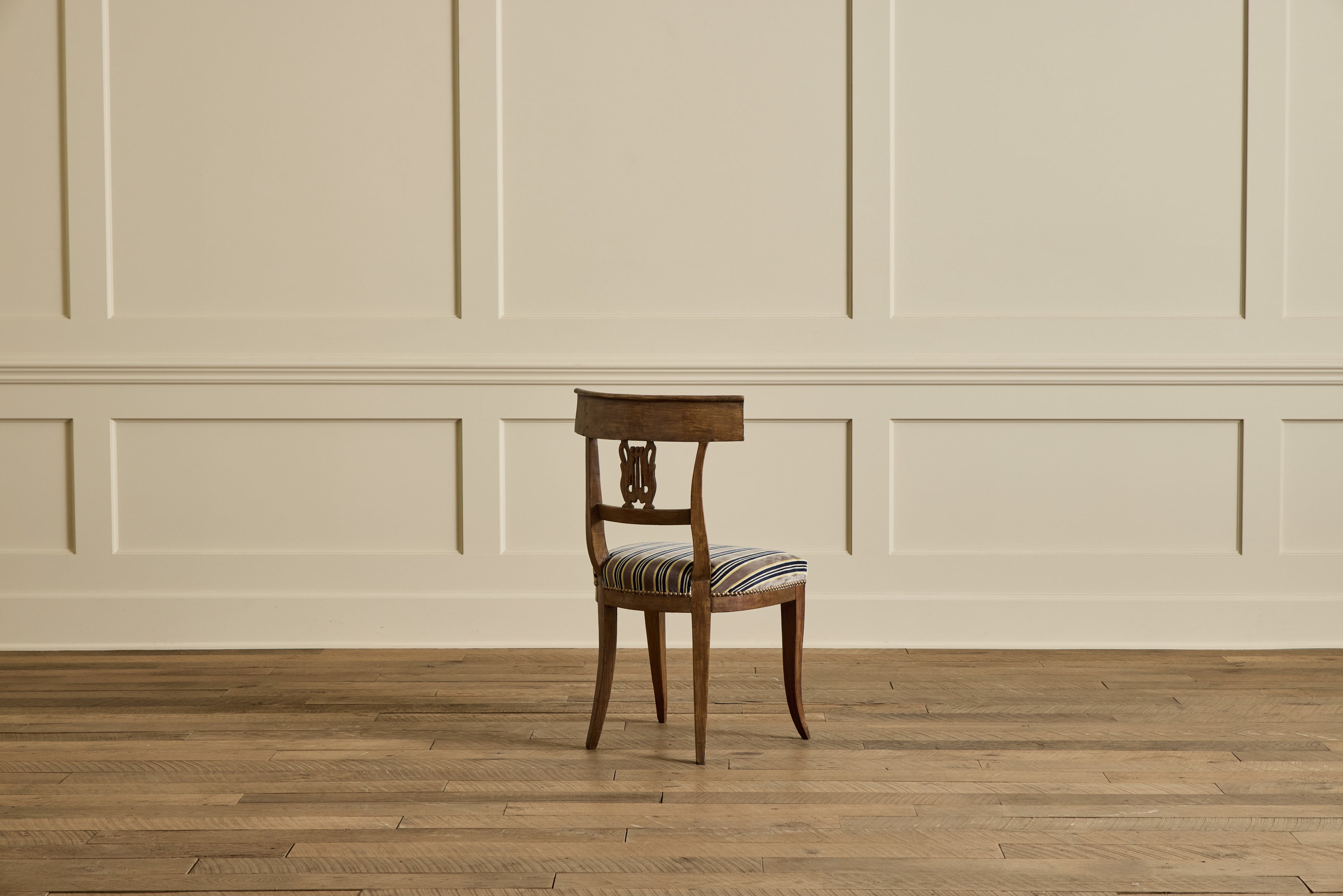 Set of 4 Lyre Back Chairs