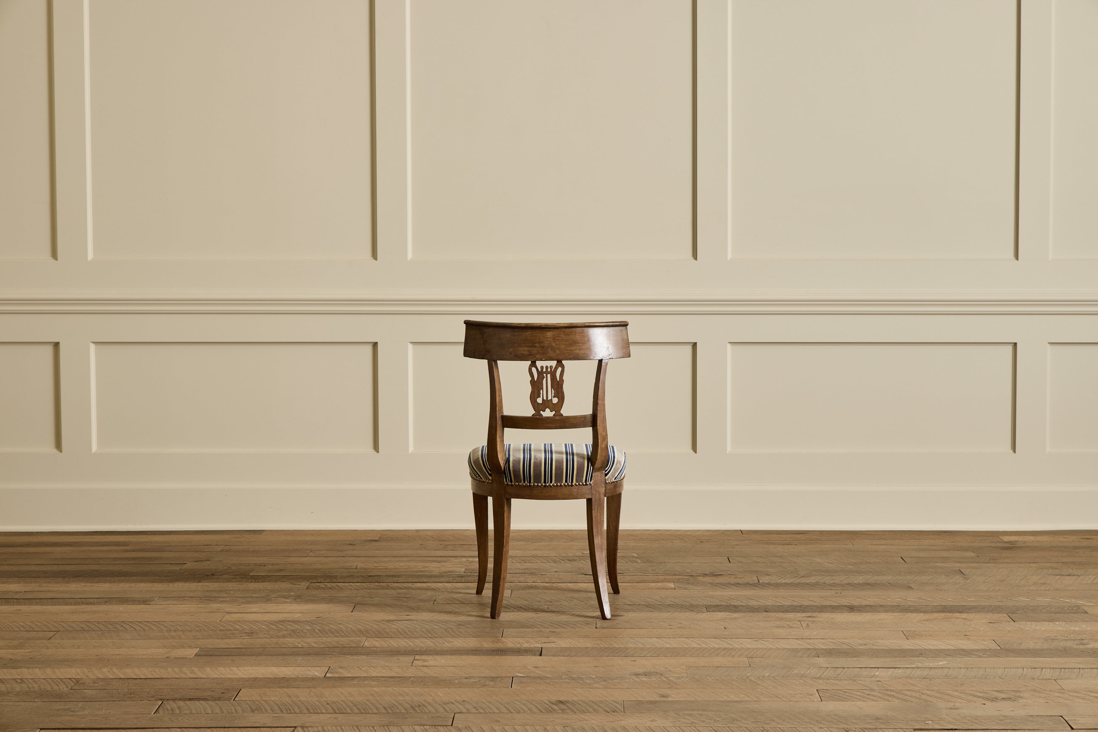 Set of 4 Lyre Back Chairs