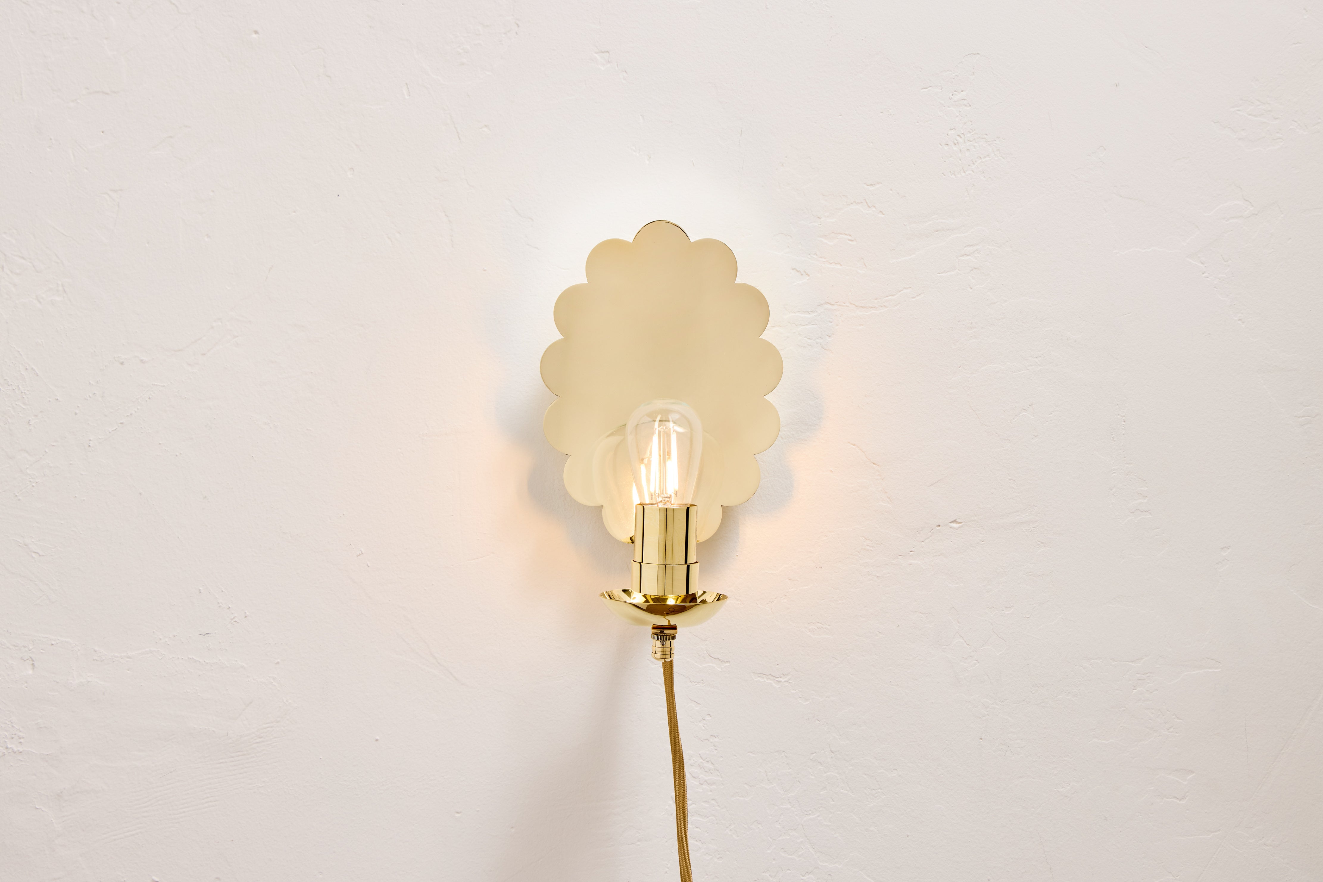 Scallop Sconce, Plug-In