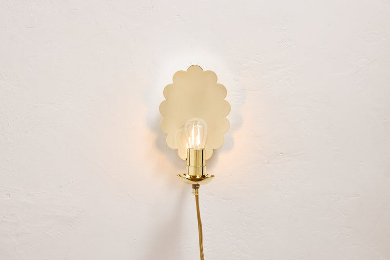 Scallop Sconce, Plug-In