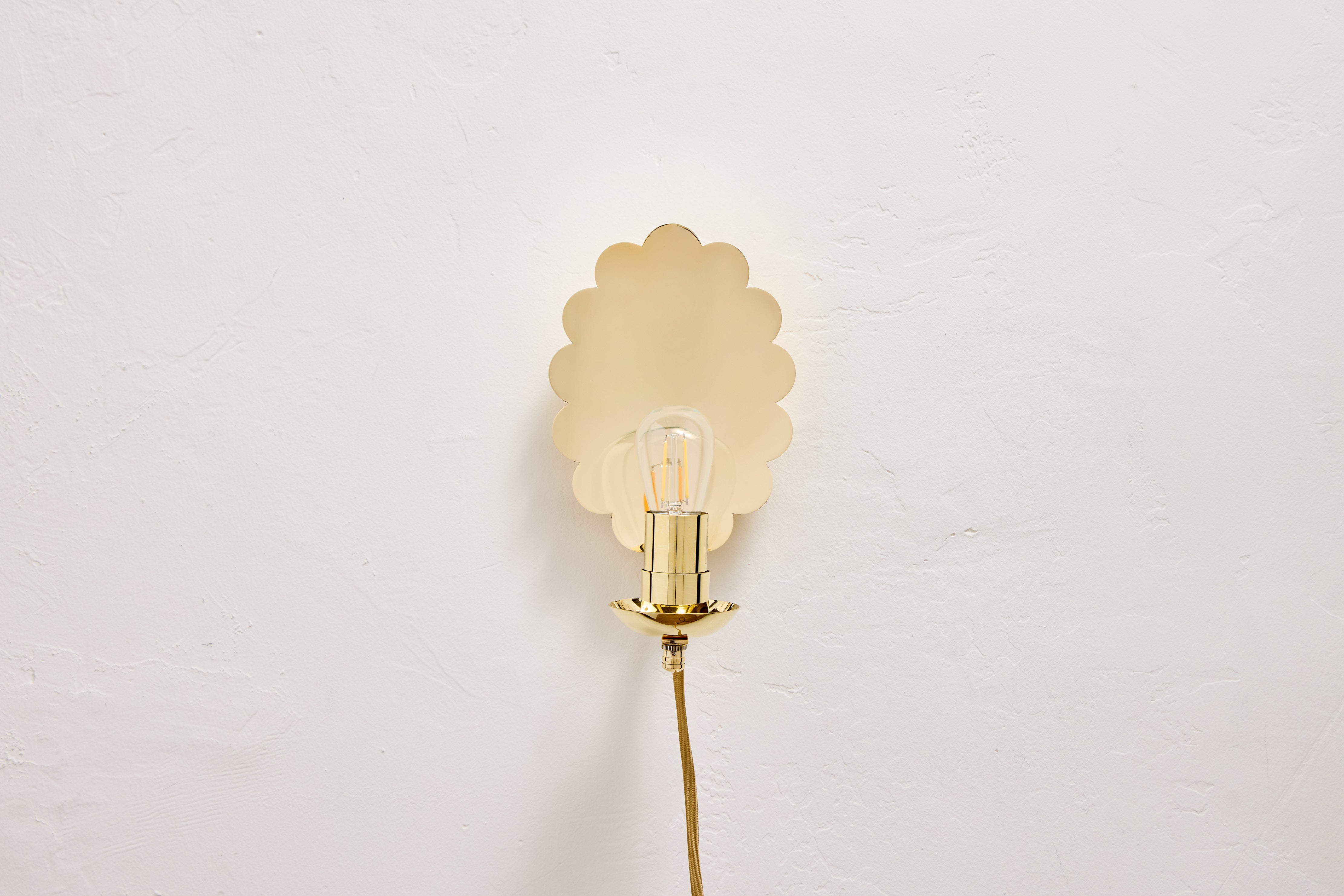 Scallop Sconce, Plug-In