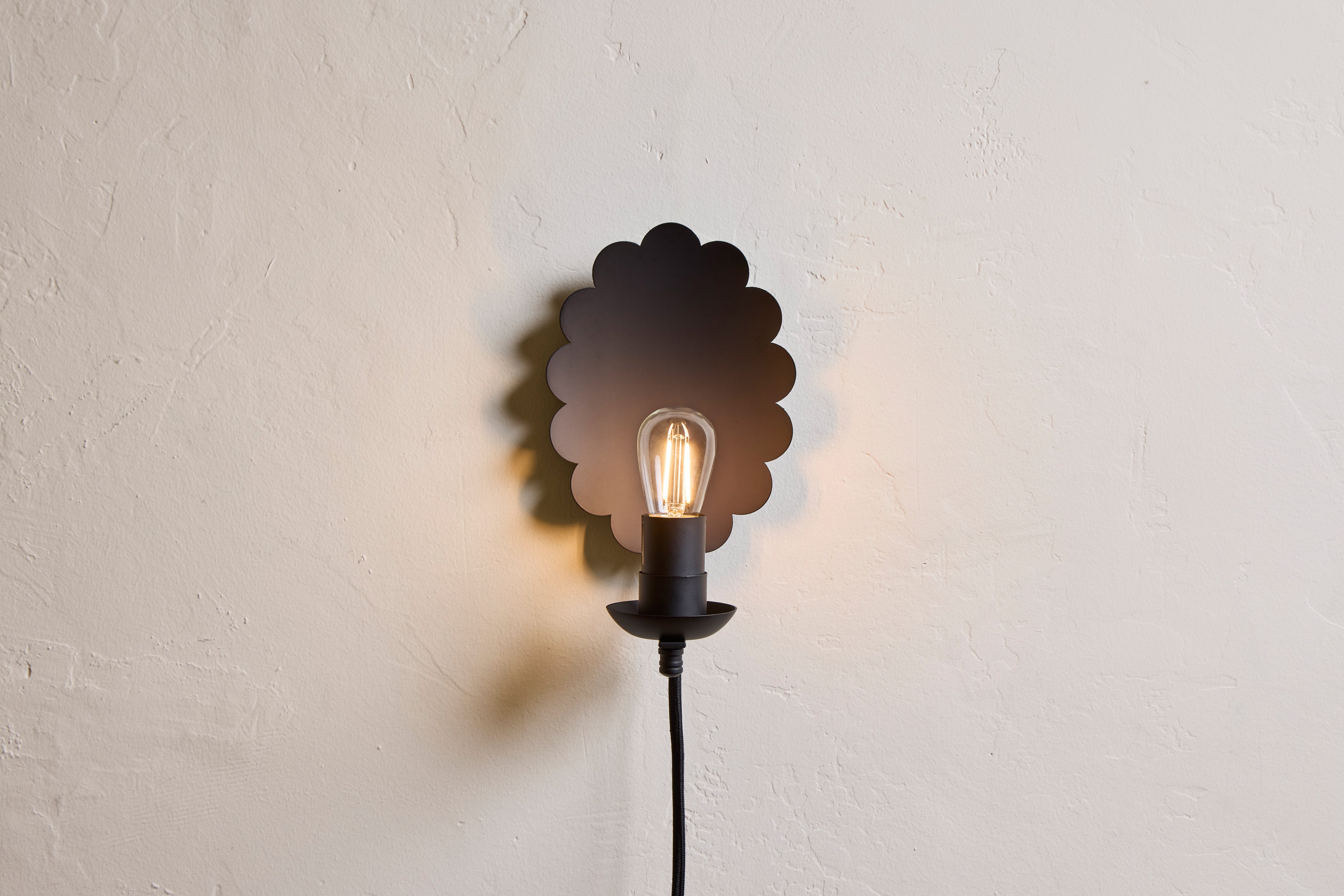 Scallop Sconce, Plug-In