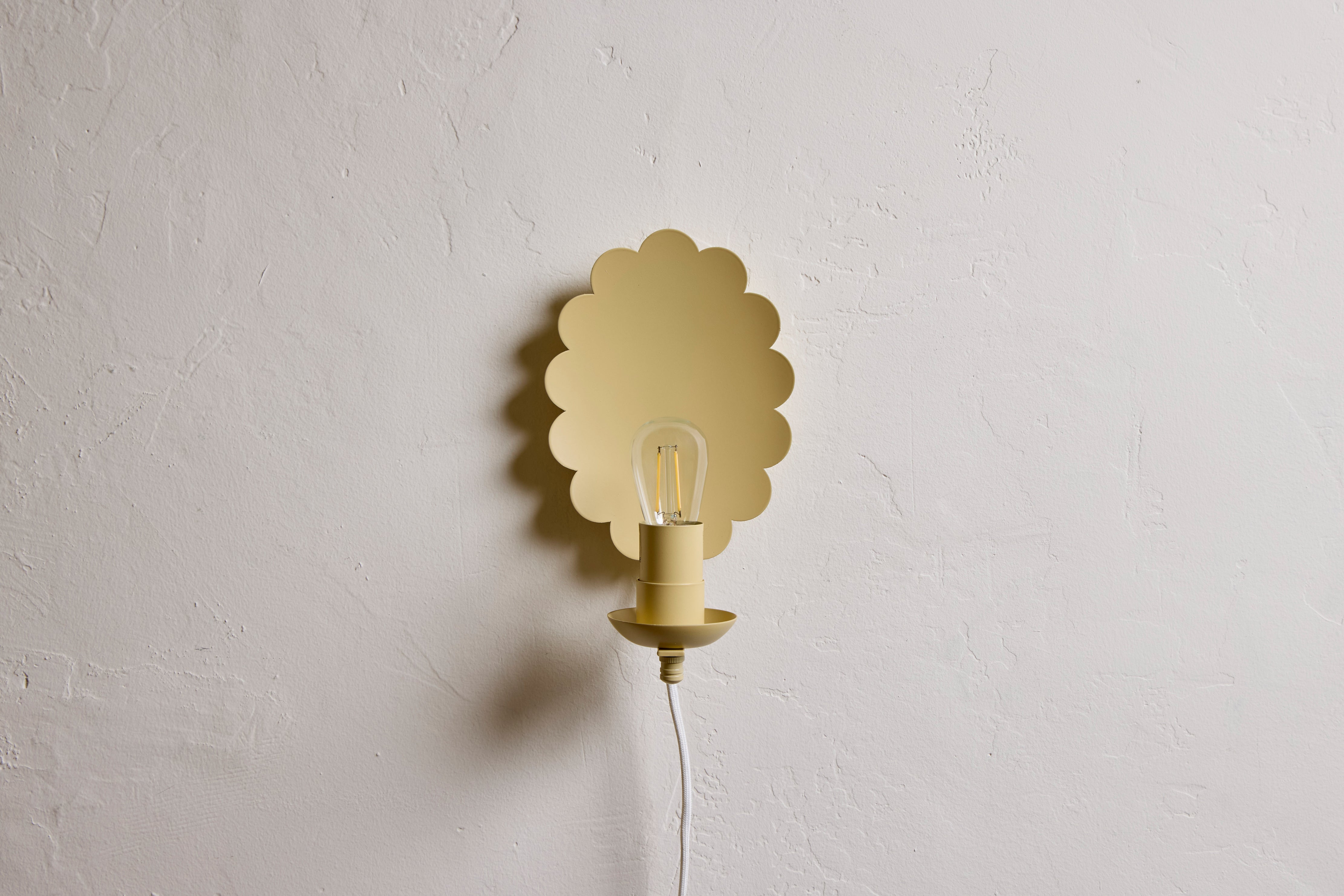 Scallop Sconce, Plug-In