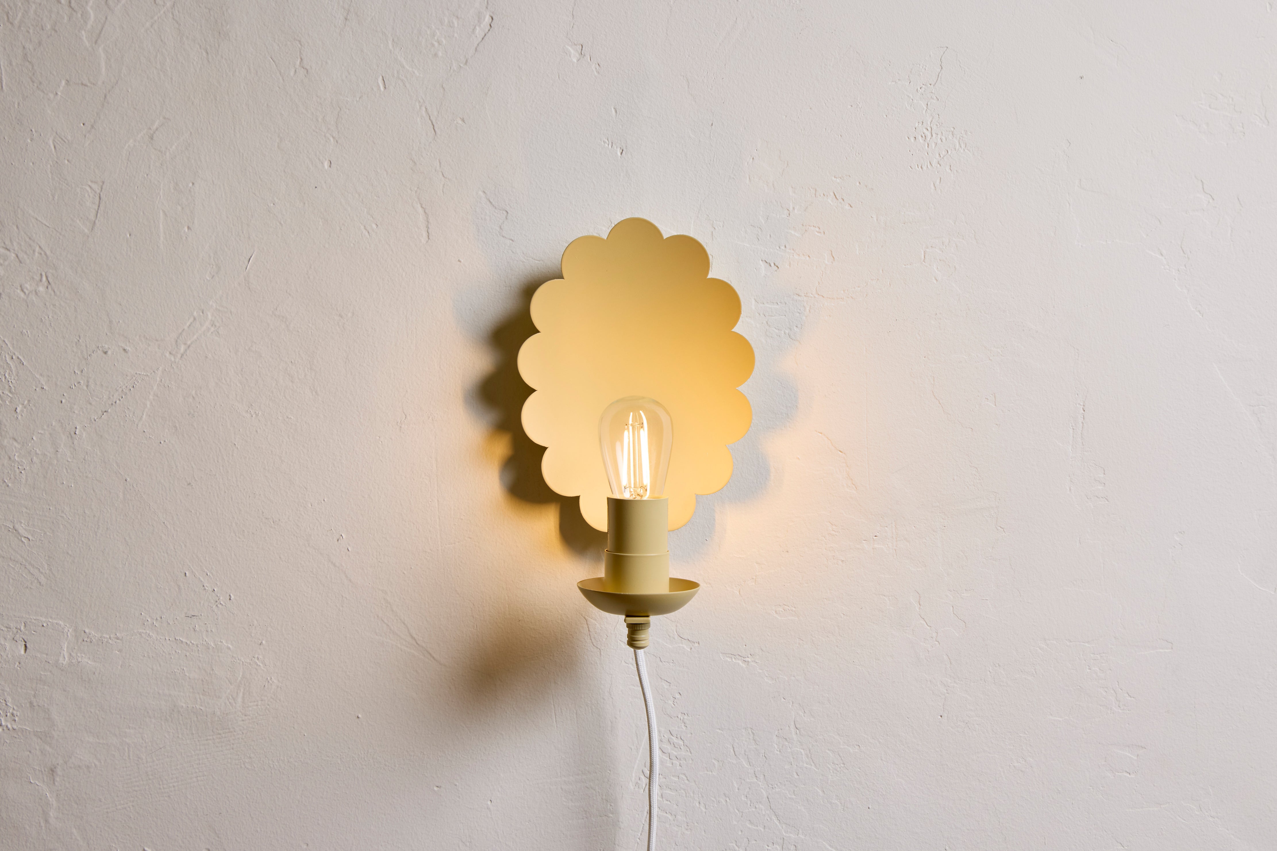 Scallop Sconce, Plug-In