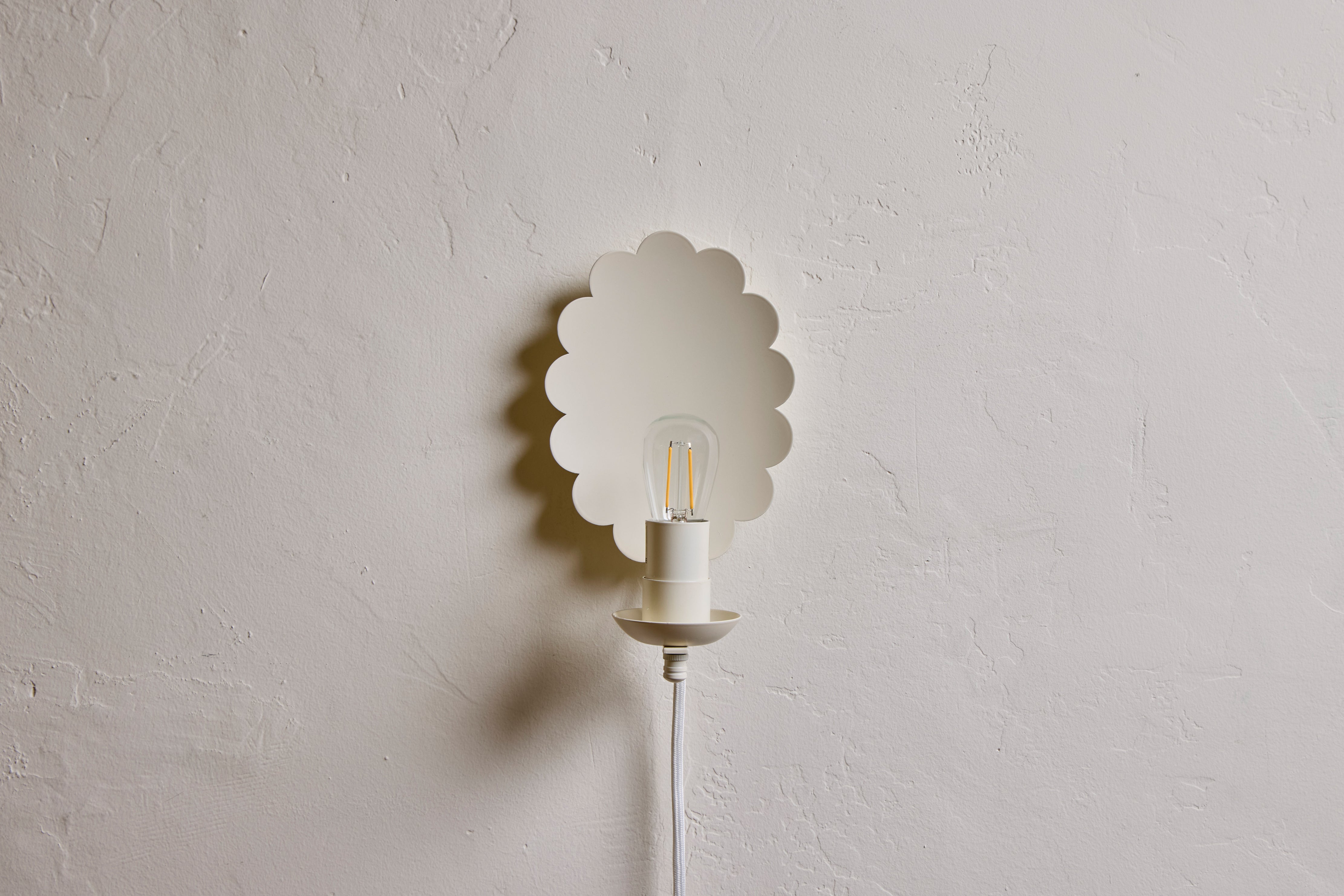 Scallop Sconce, Plug-In