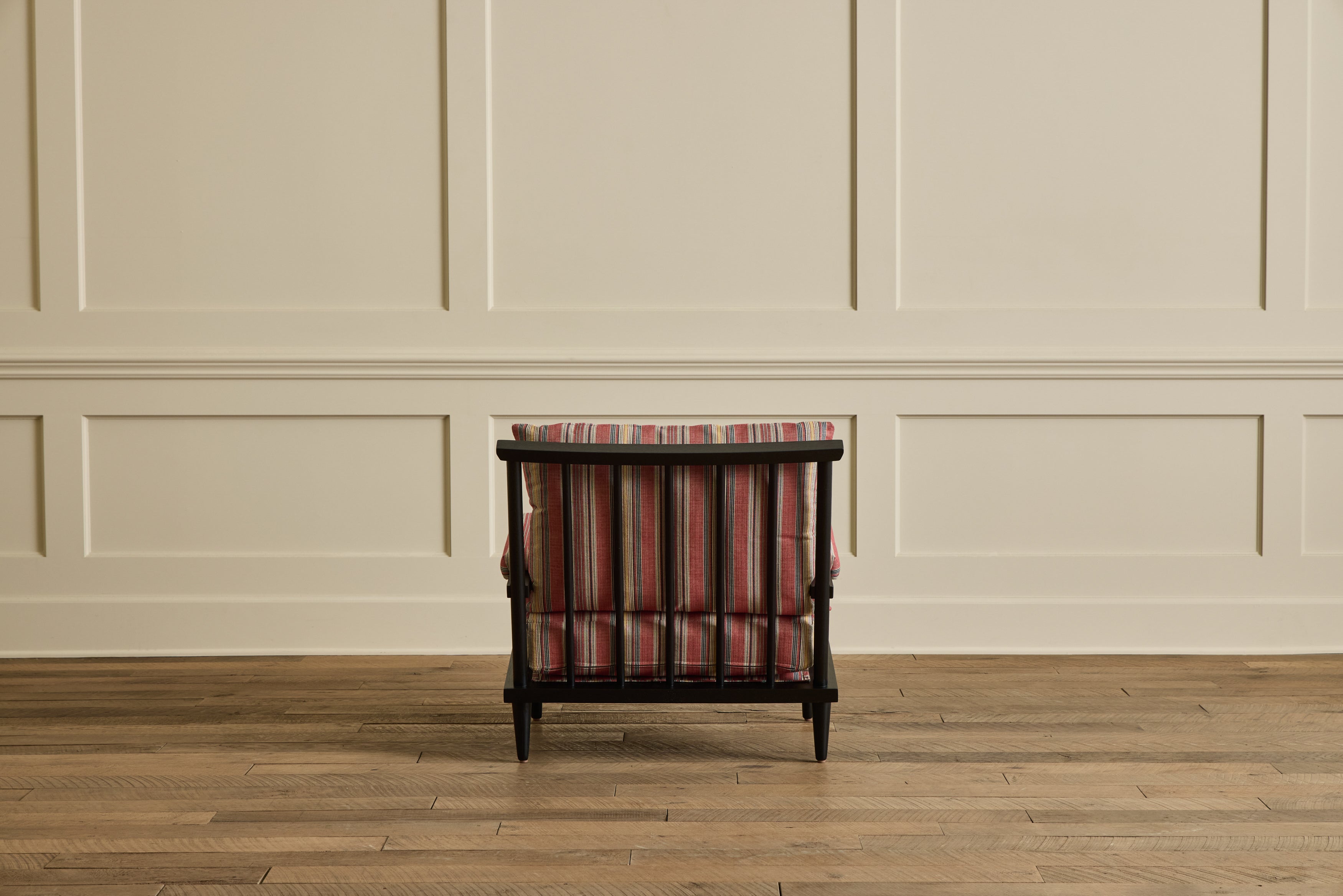 Spindle Back Viewing Chair