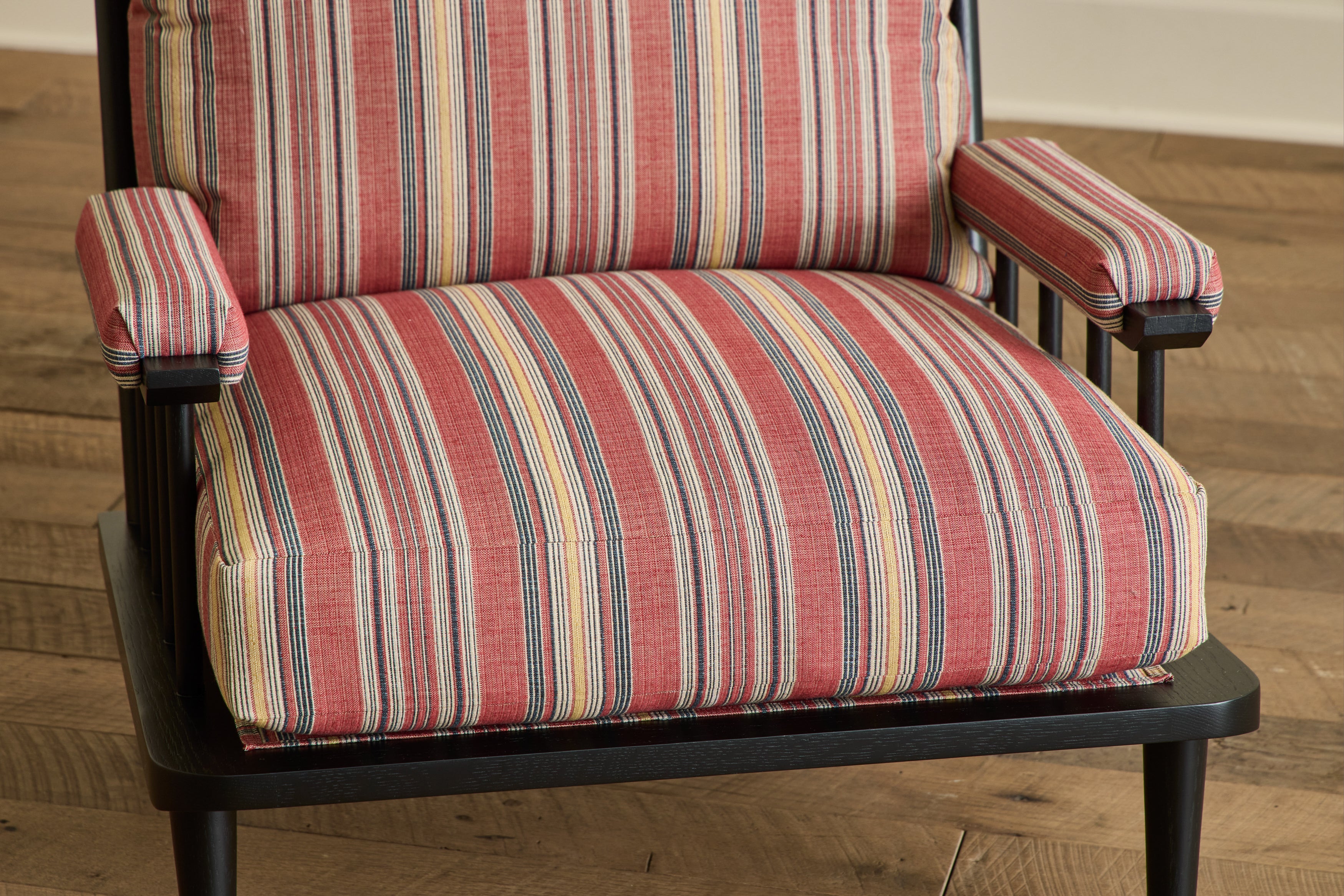 Spindle Back Viewing Chair