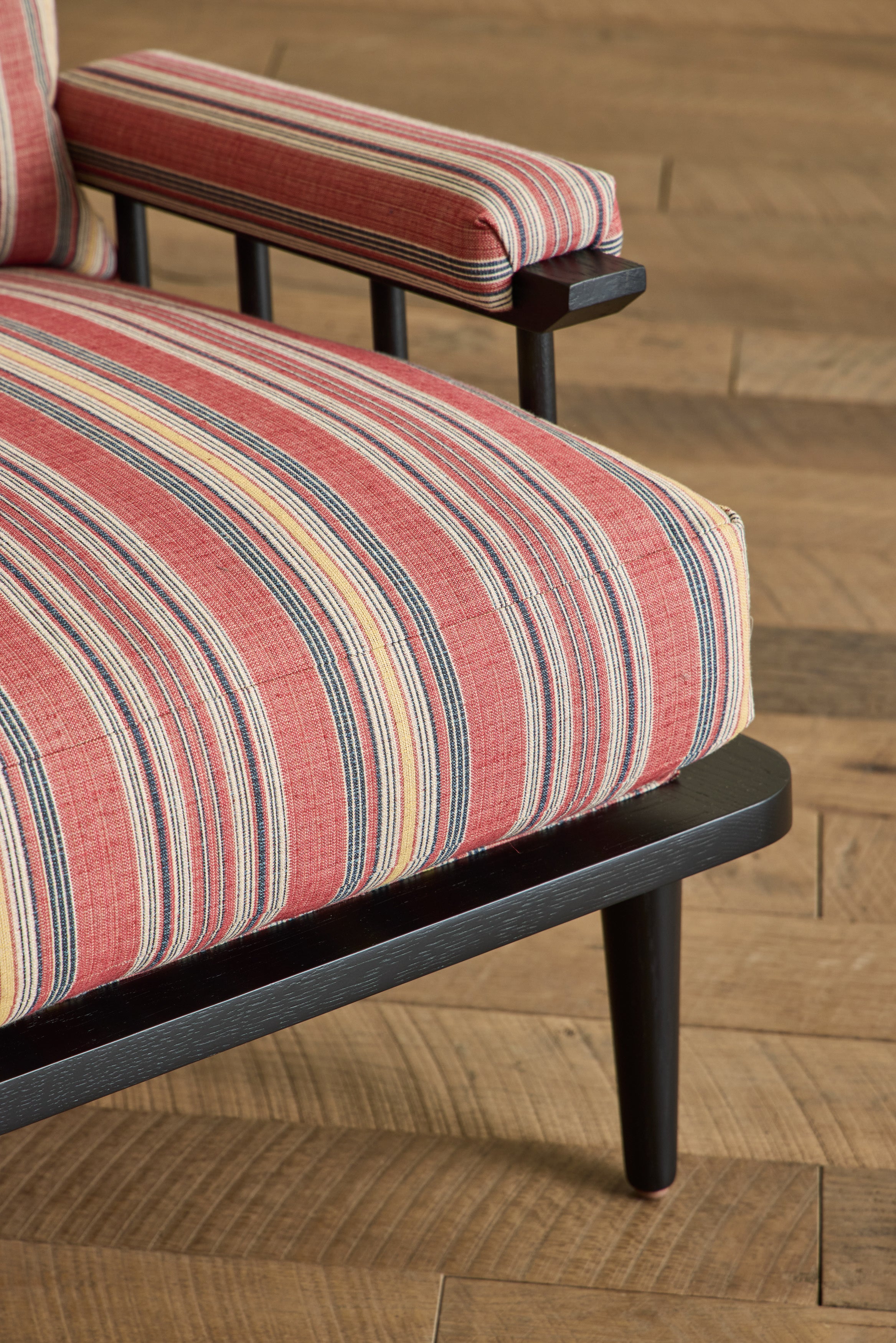 Spindle Back Viewing Chair