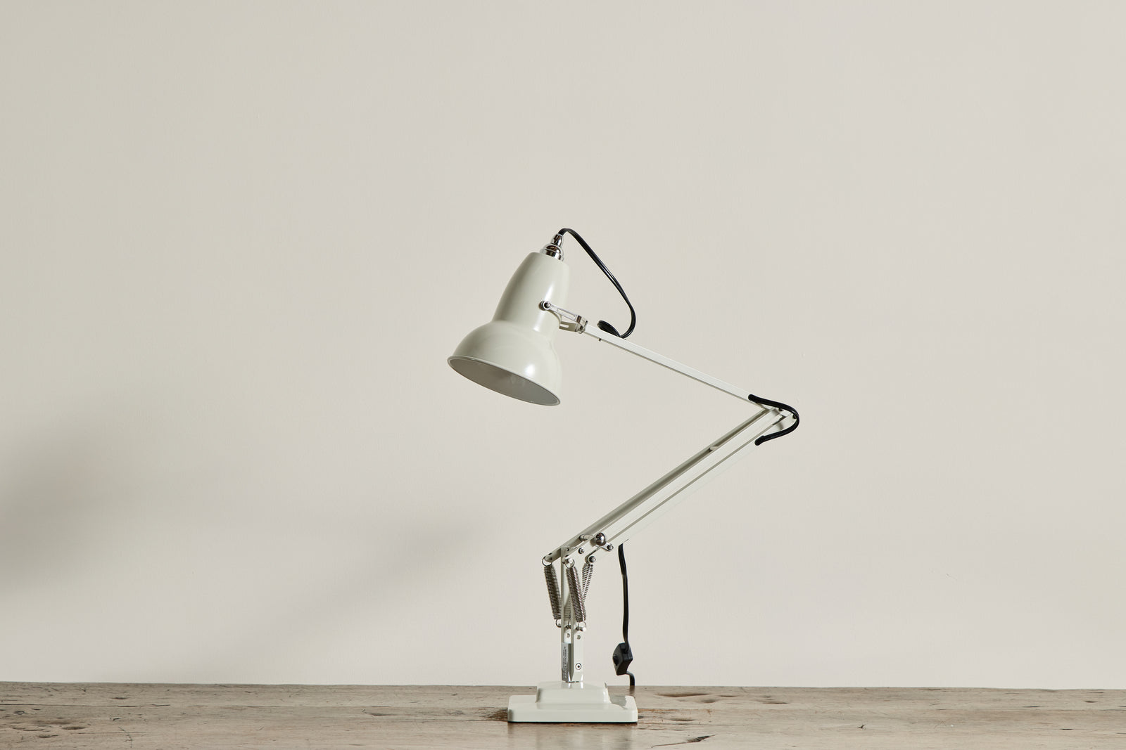 ピアノ(アップライト) Original 1227 Desk Lamp (Multiple Colors) – Nickey Kehoe