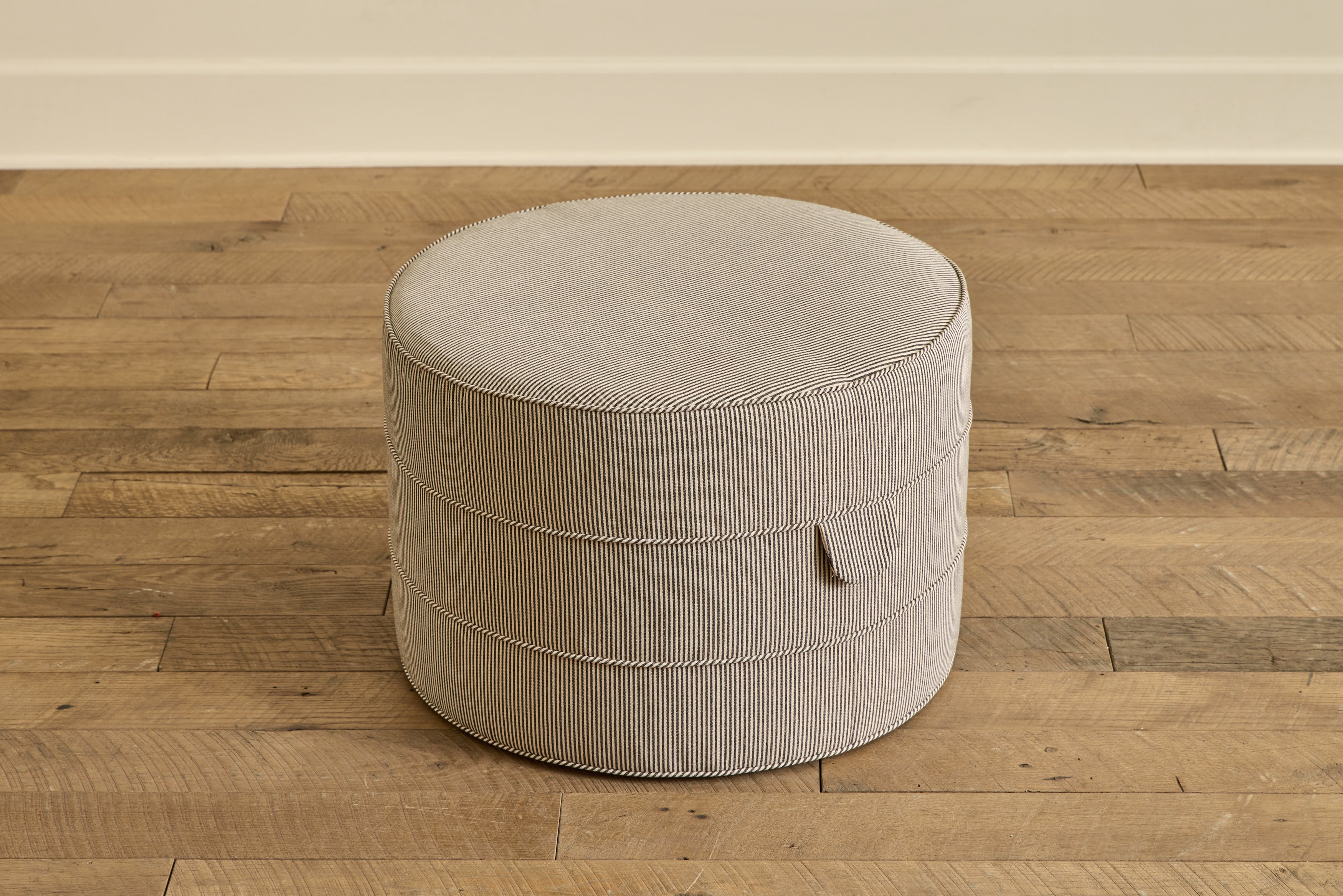 Medium Round Hassock, 24"