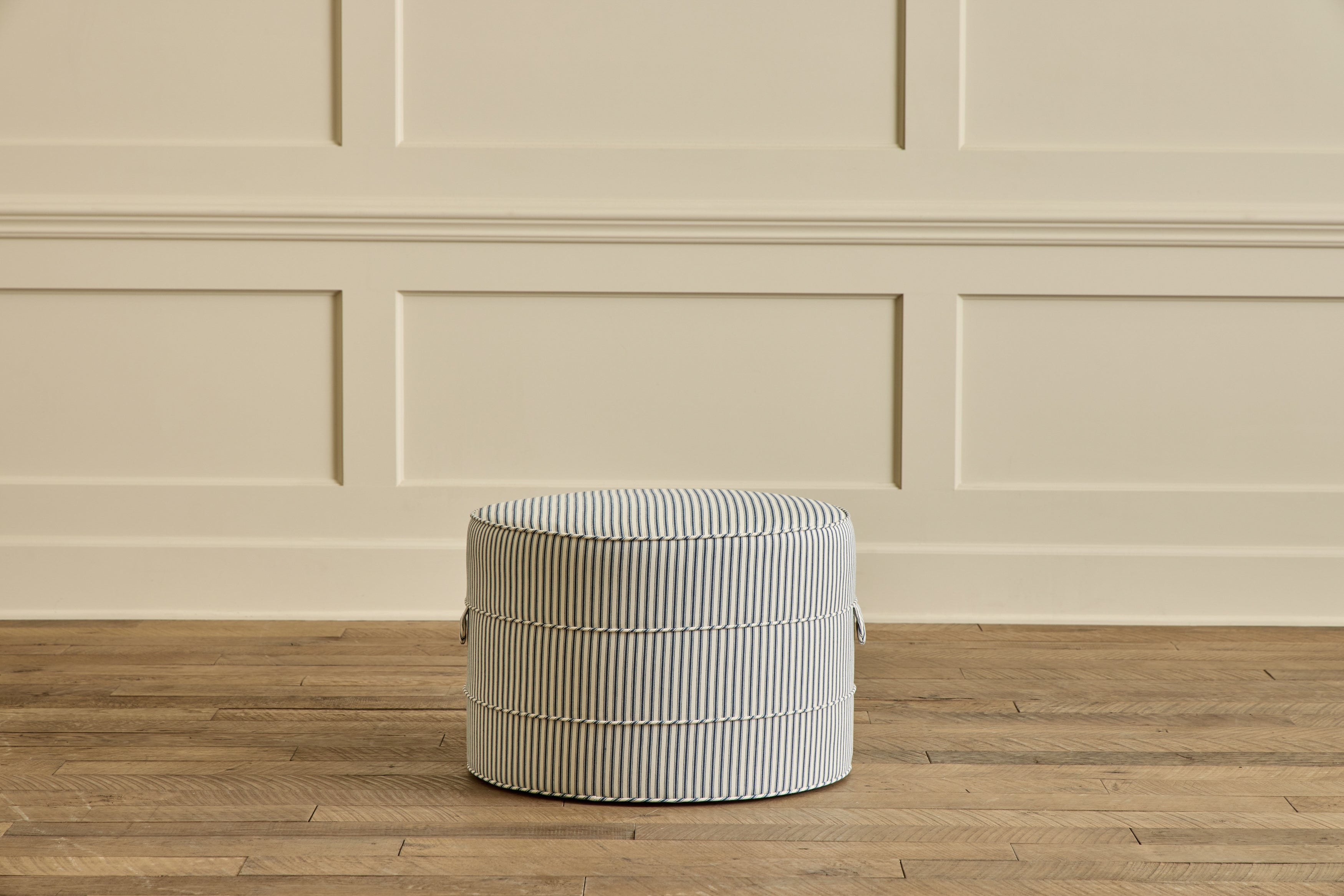 Medium Round Hassock, 24"