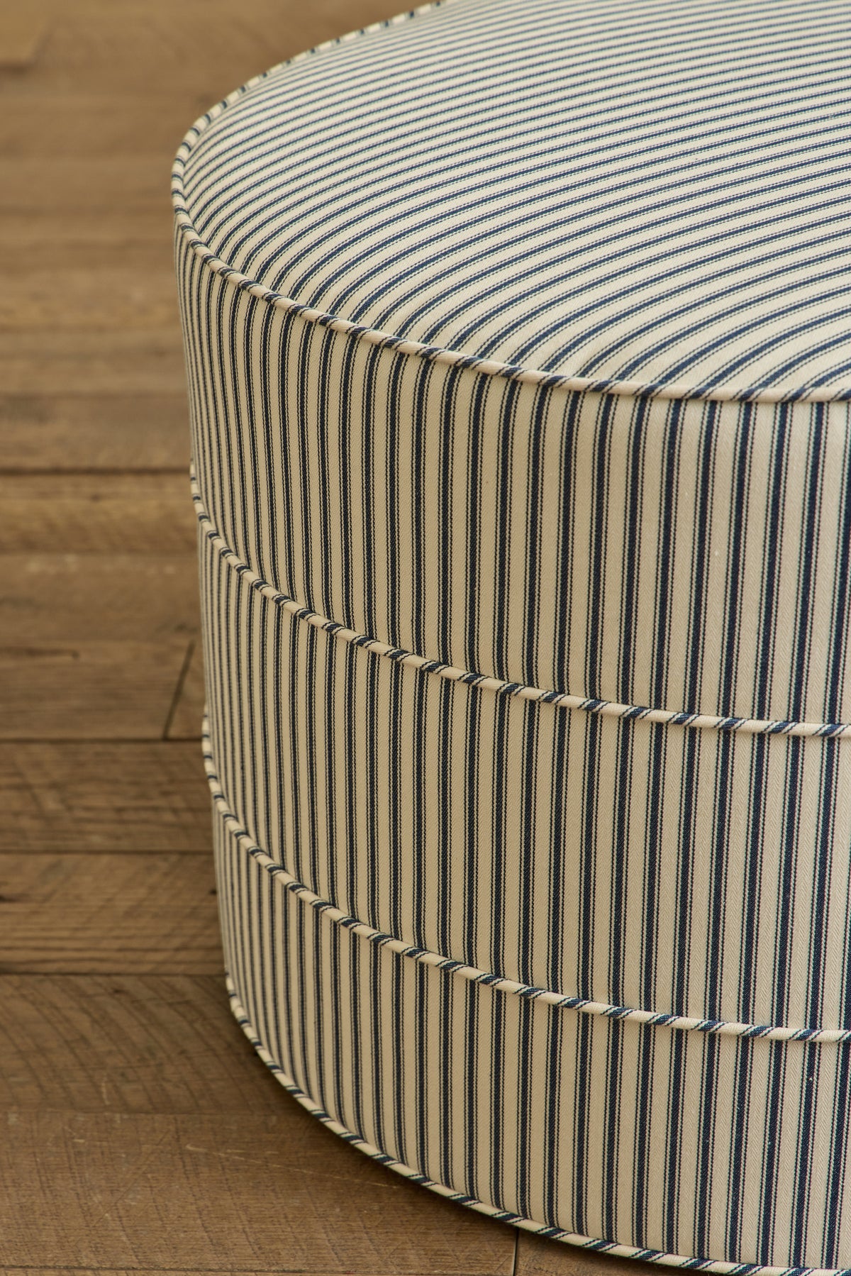Medium Round Hassock, 24"
