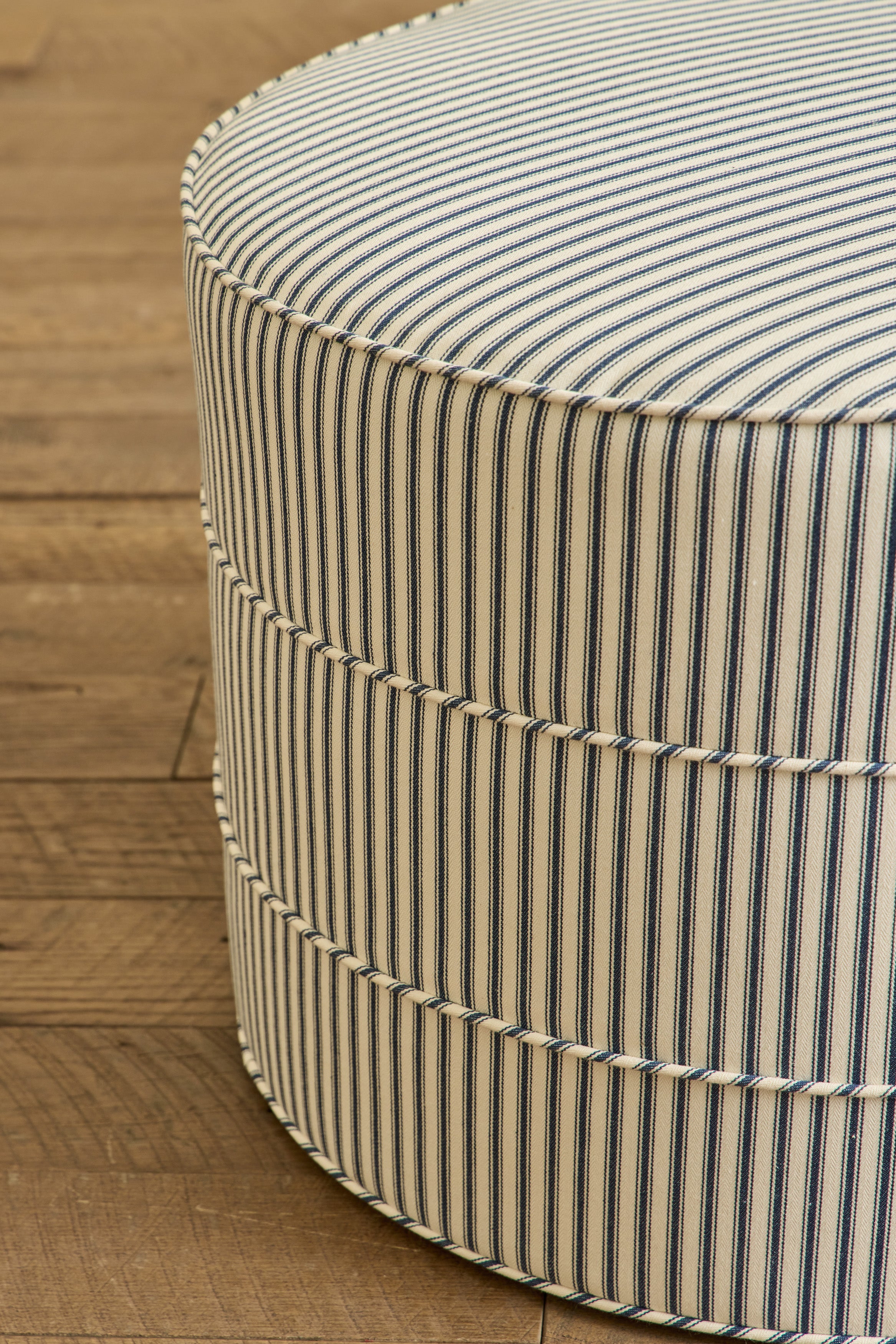 Medium Round Hassock, 24"