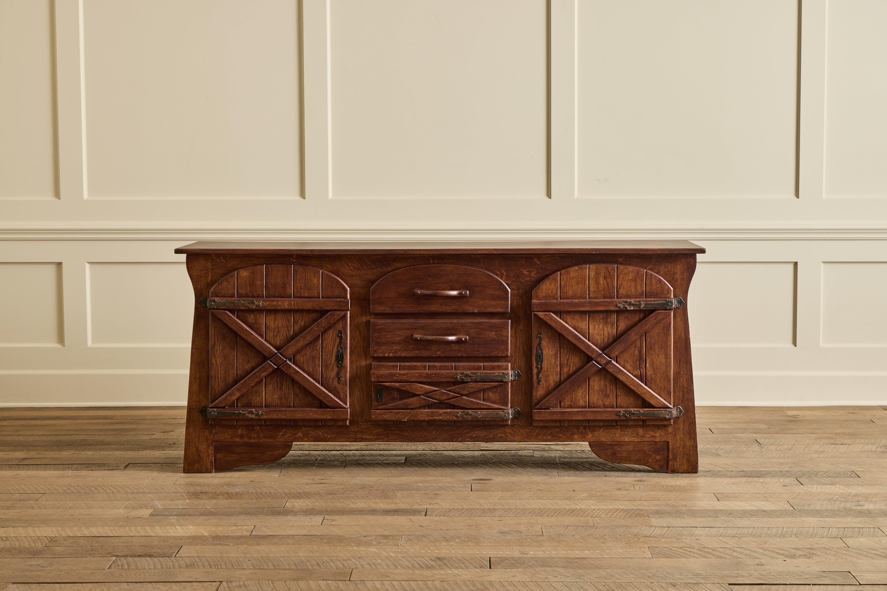VTG SPANISH OAK WOOD SIDEBOARD