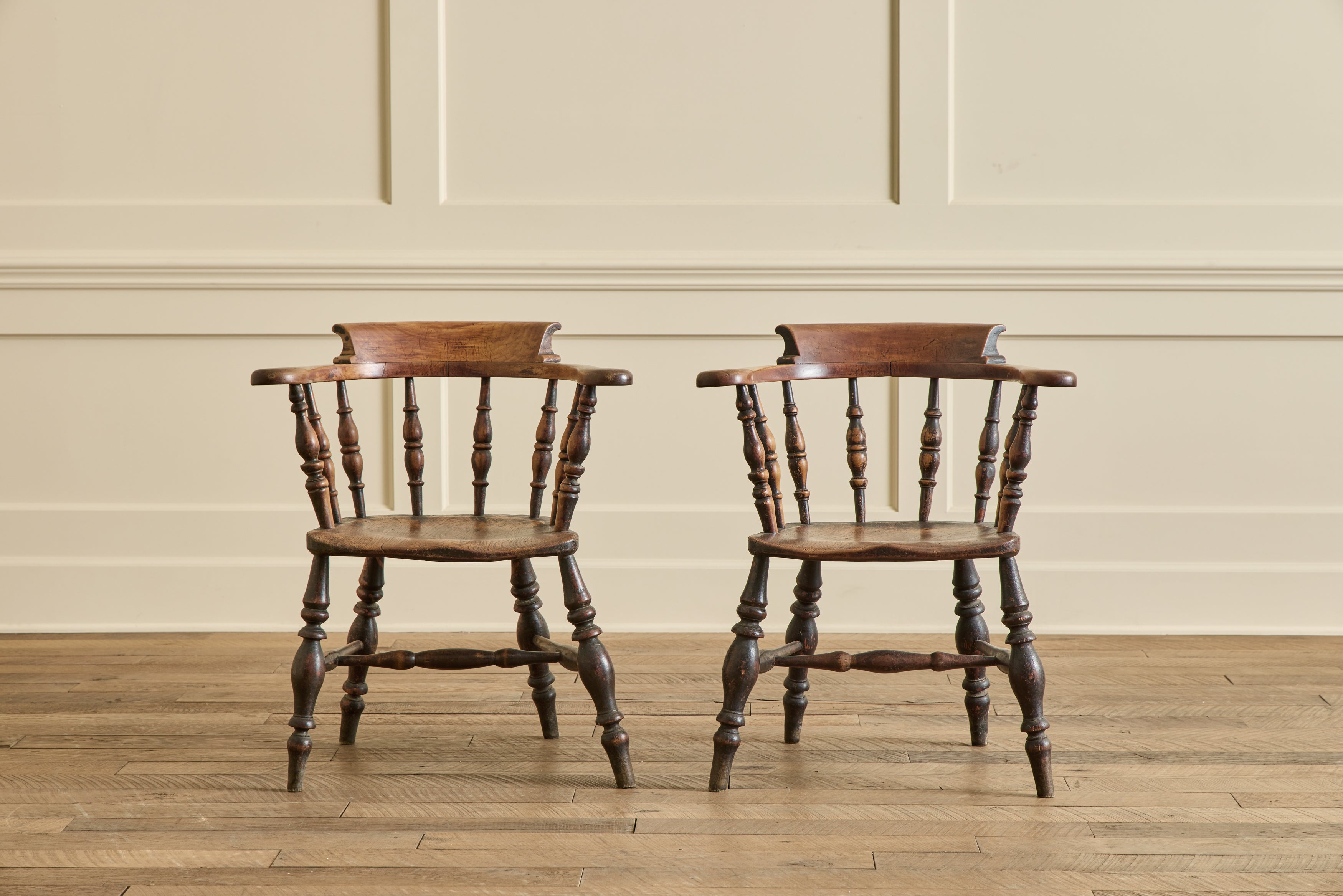 VTG PAIR OF ELM WOOD SIDE CHAIRS