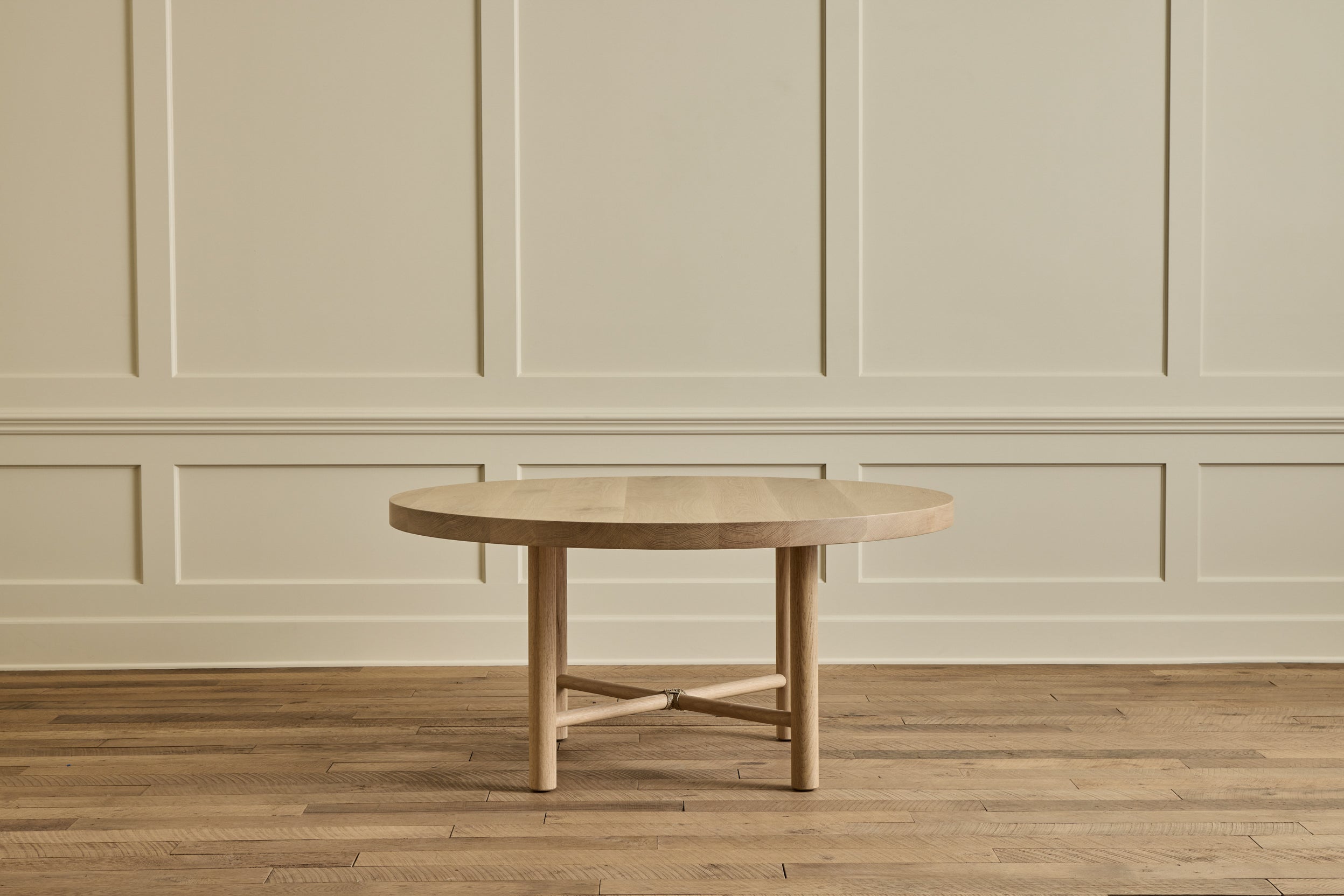 Round Dining Table, 60"