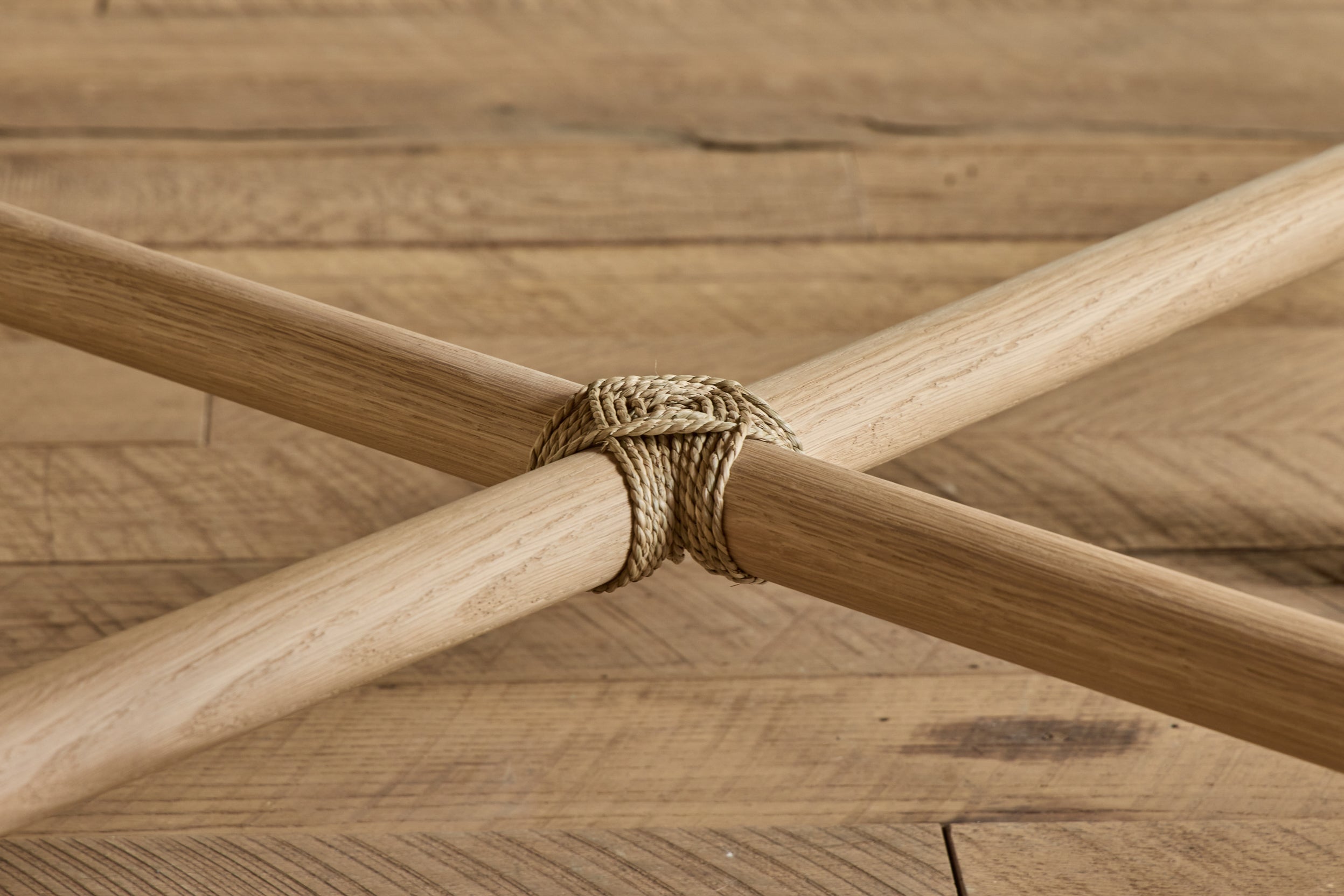 Round Dining Table, 60"