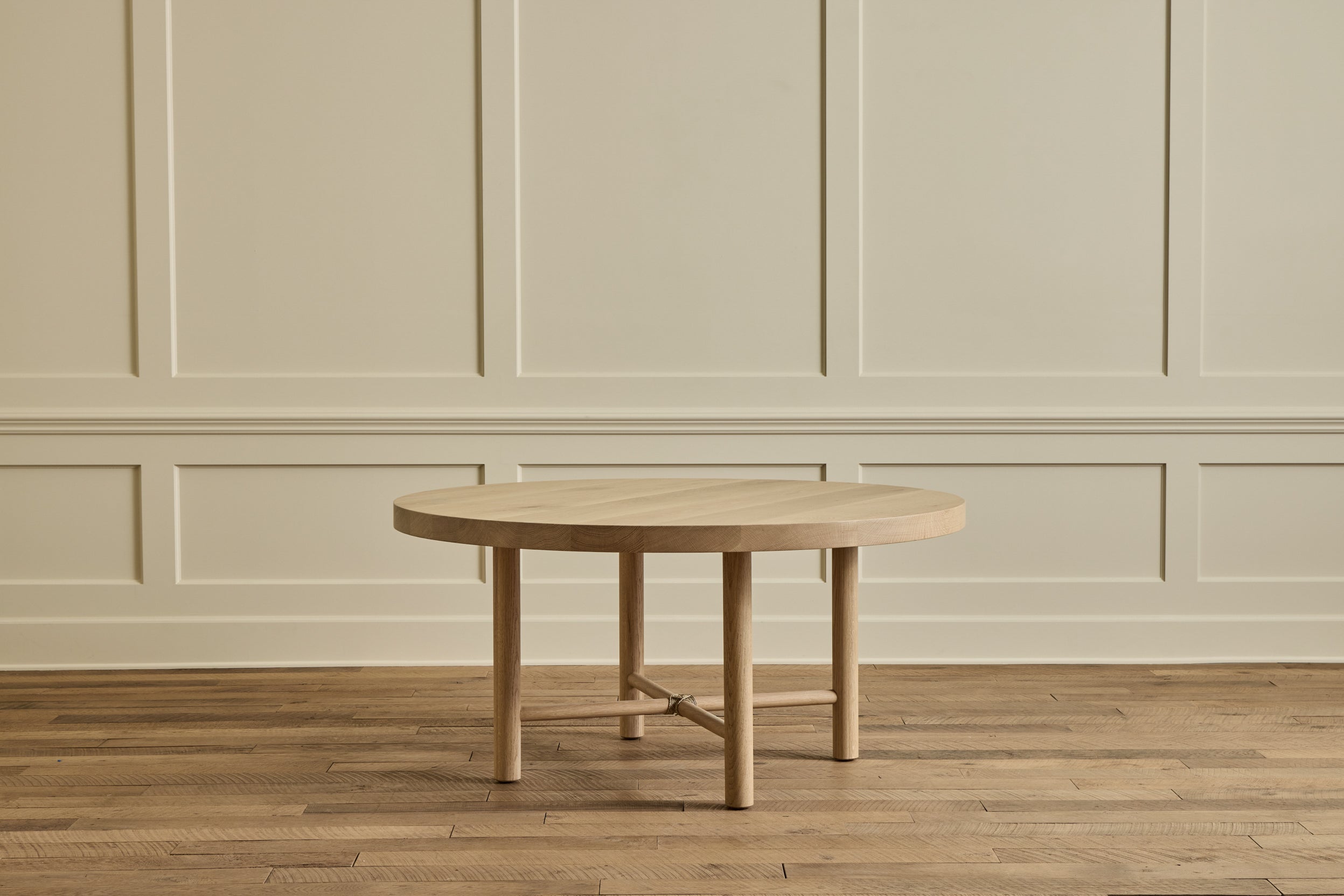Round Dining Table, 60"