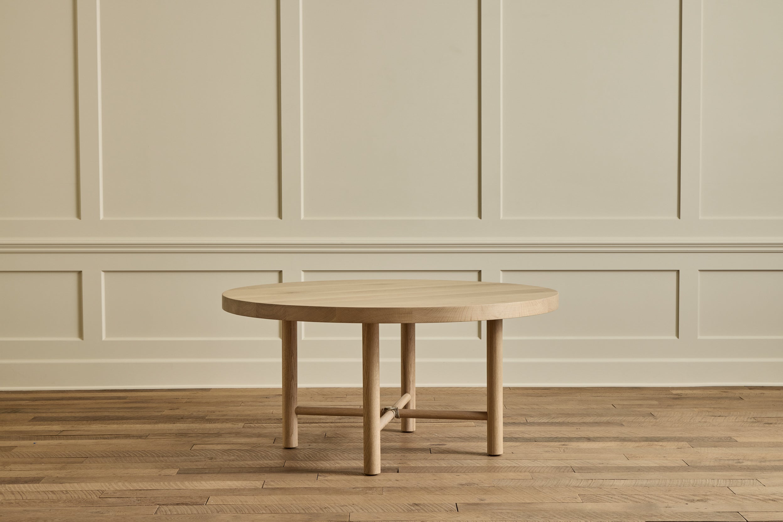 Round Dining Table, 60"