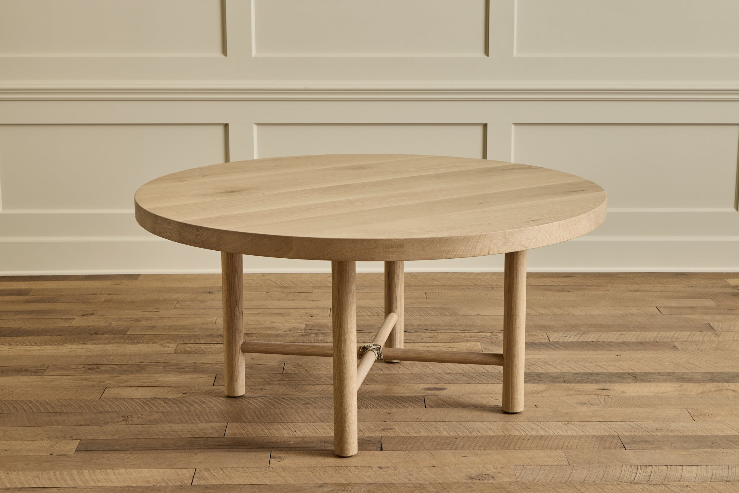 Round Dining Table, 60"