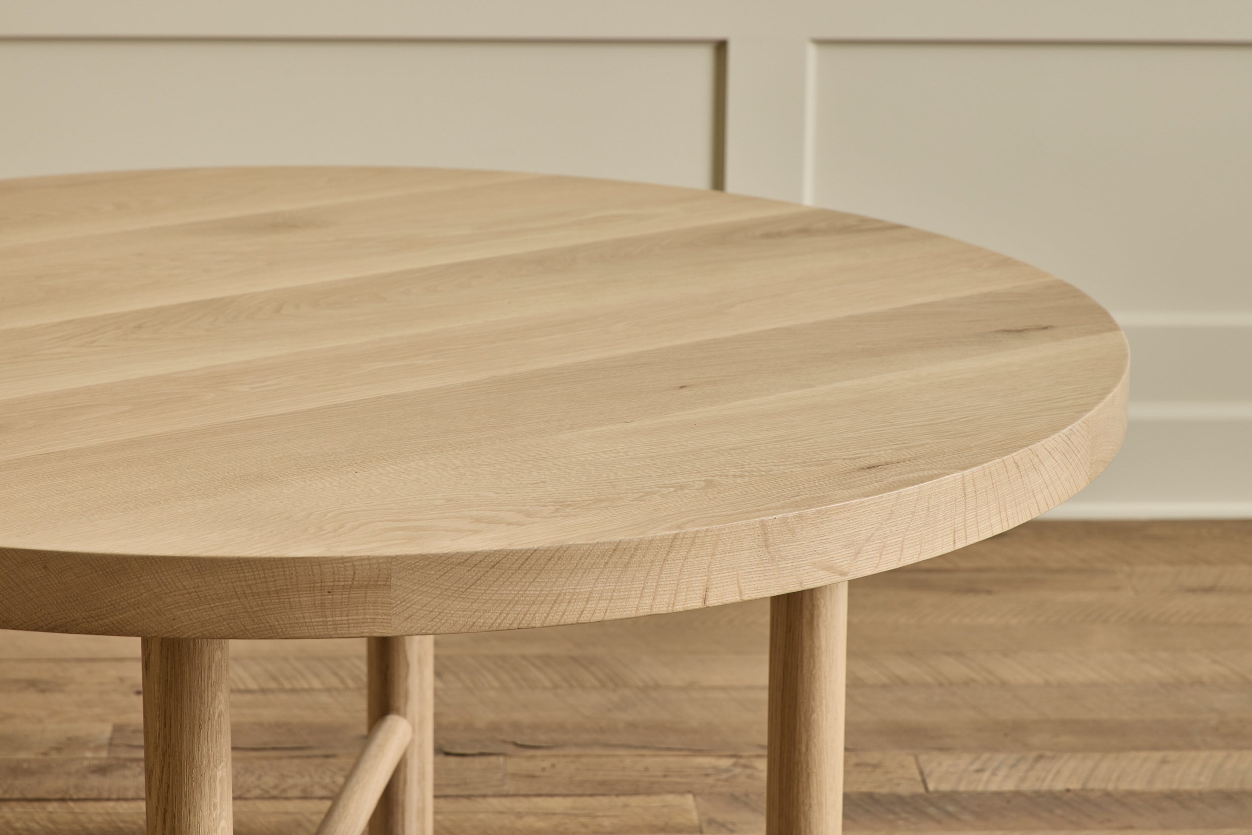 Round Dining Table, 60"