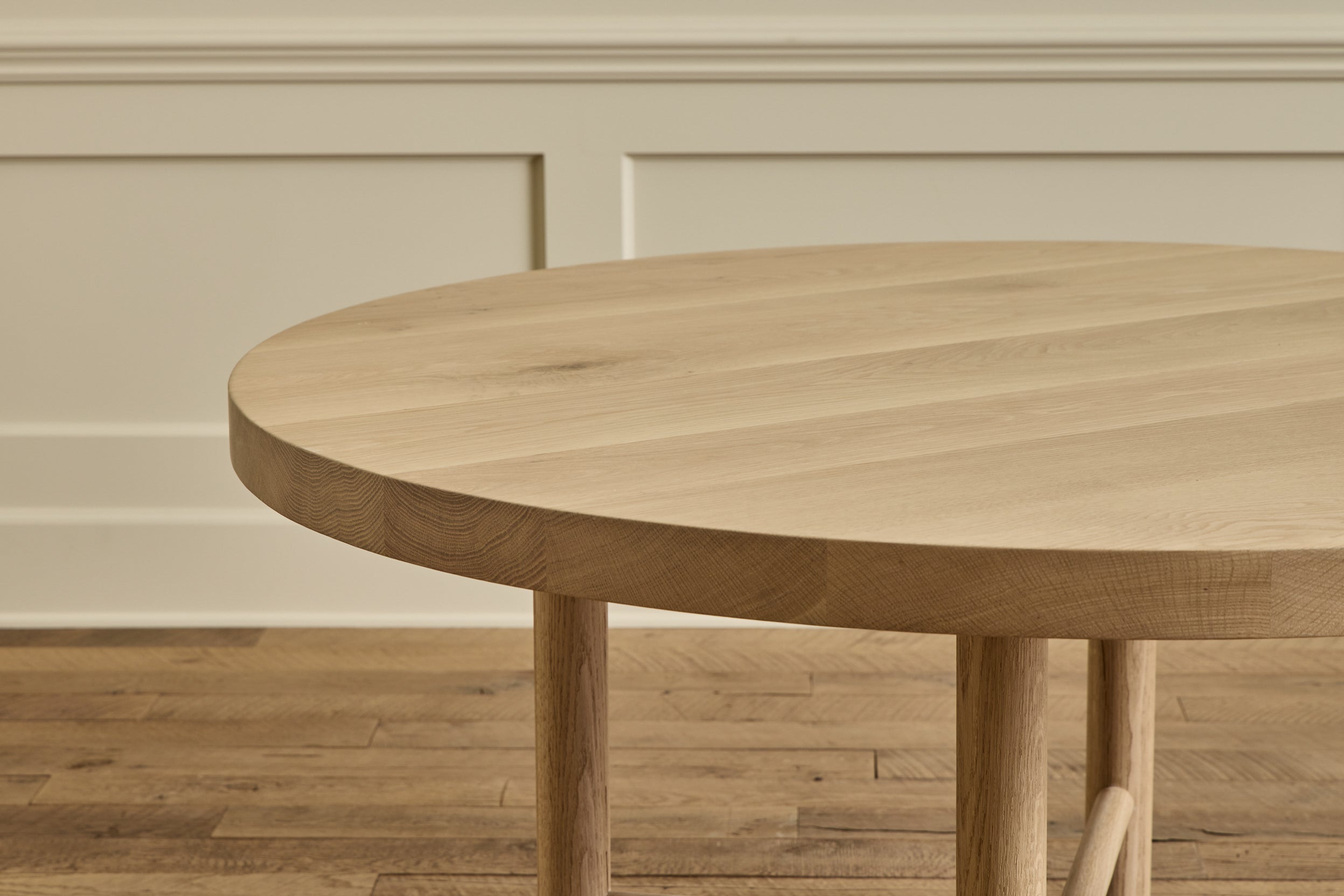 Round Dining Table, 60"
