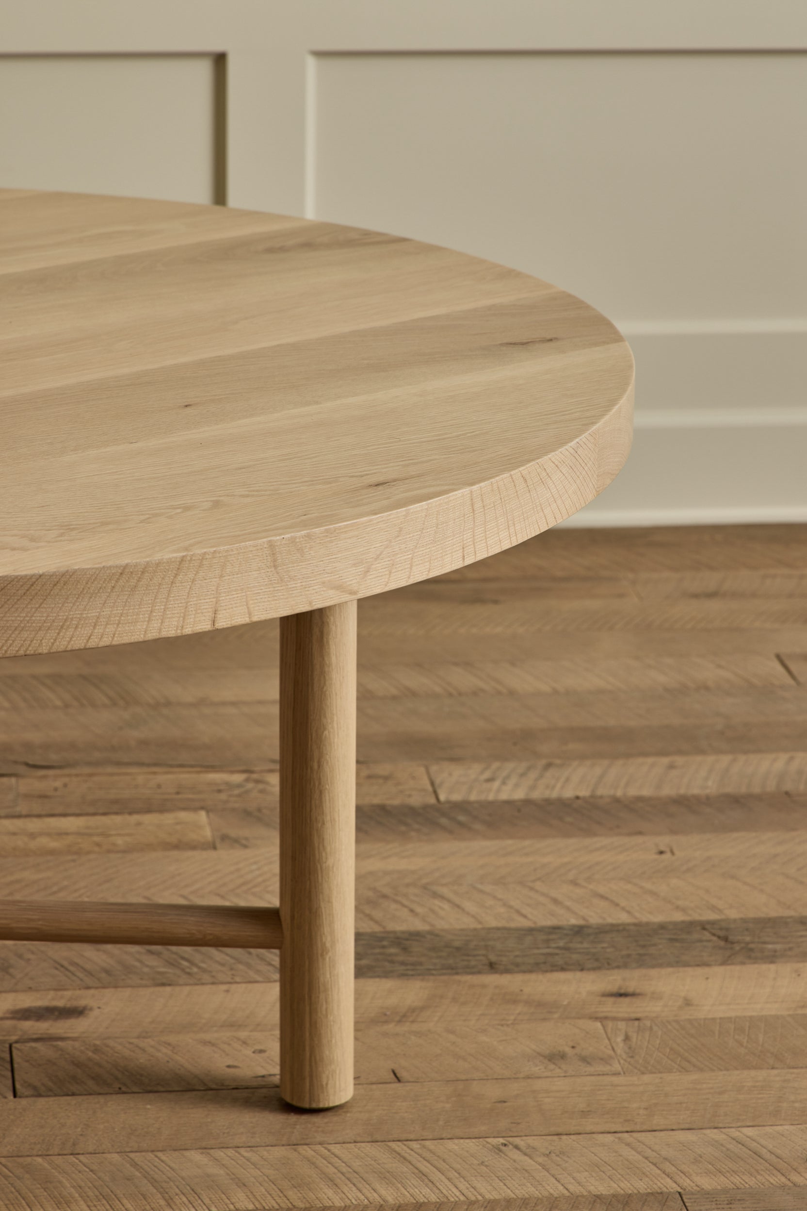 Round Dining Table, 60"