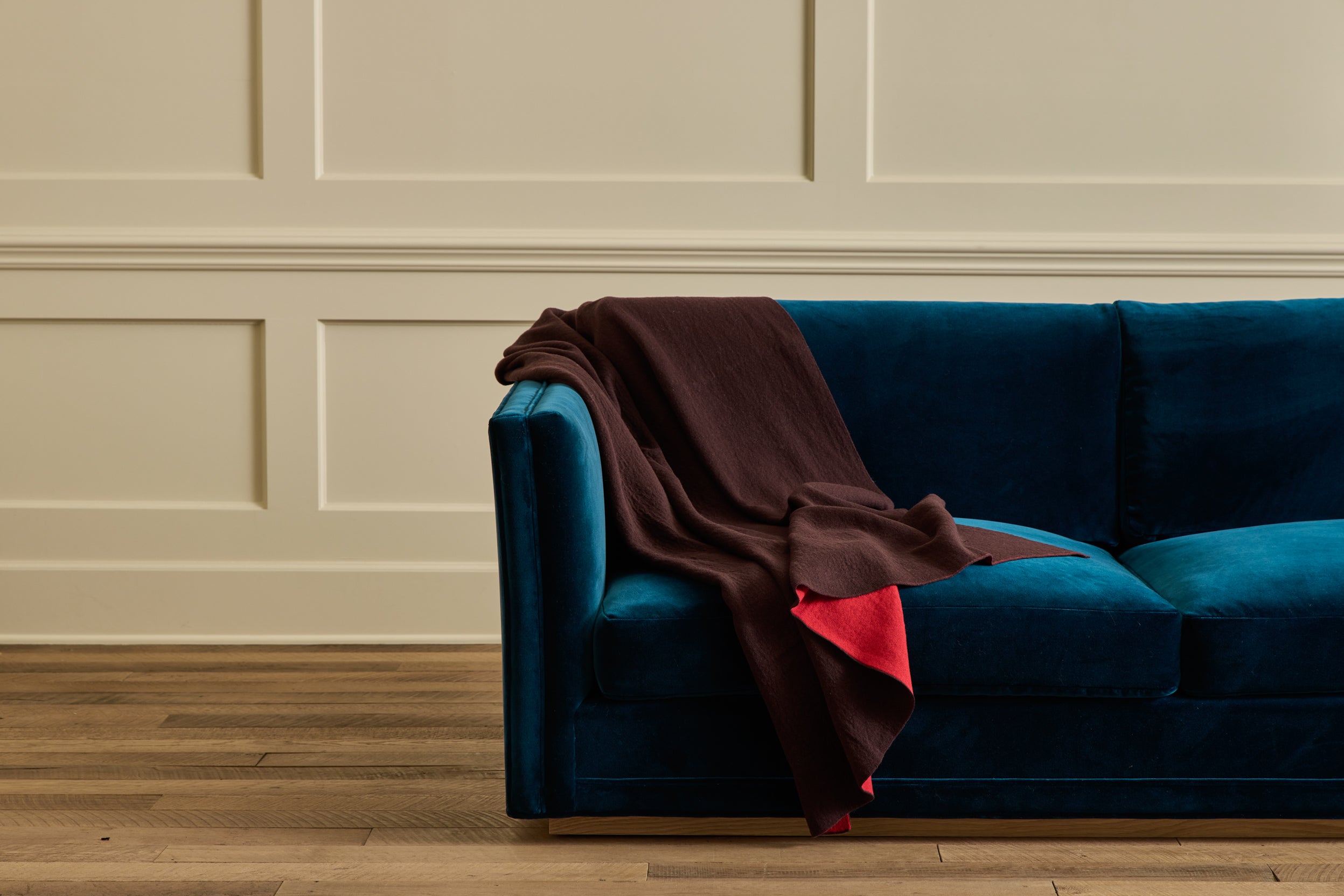 Cashmere Throw in Scarlet/Espresso