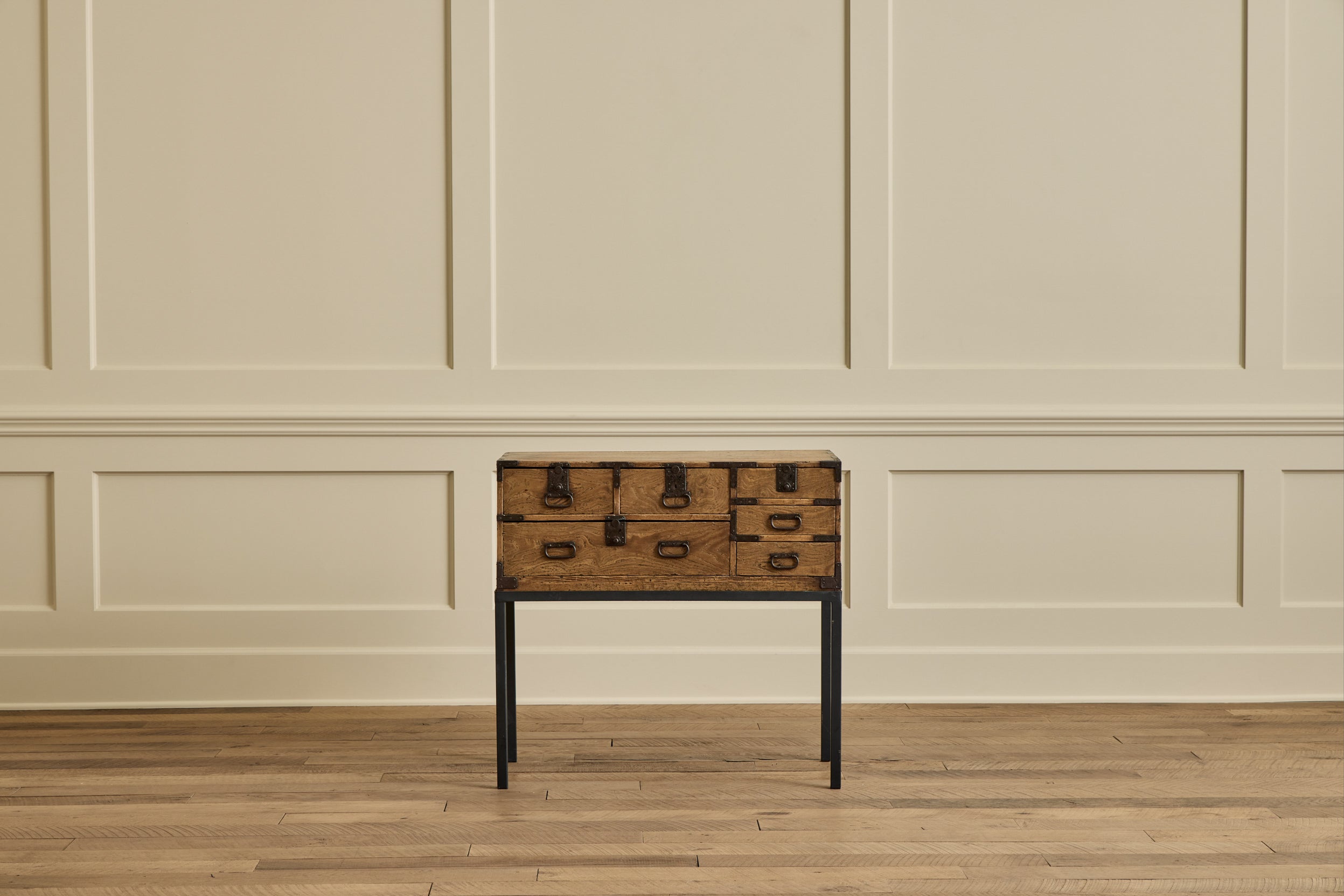 Ko Dansu Tansu Chest with Base