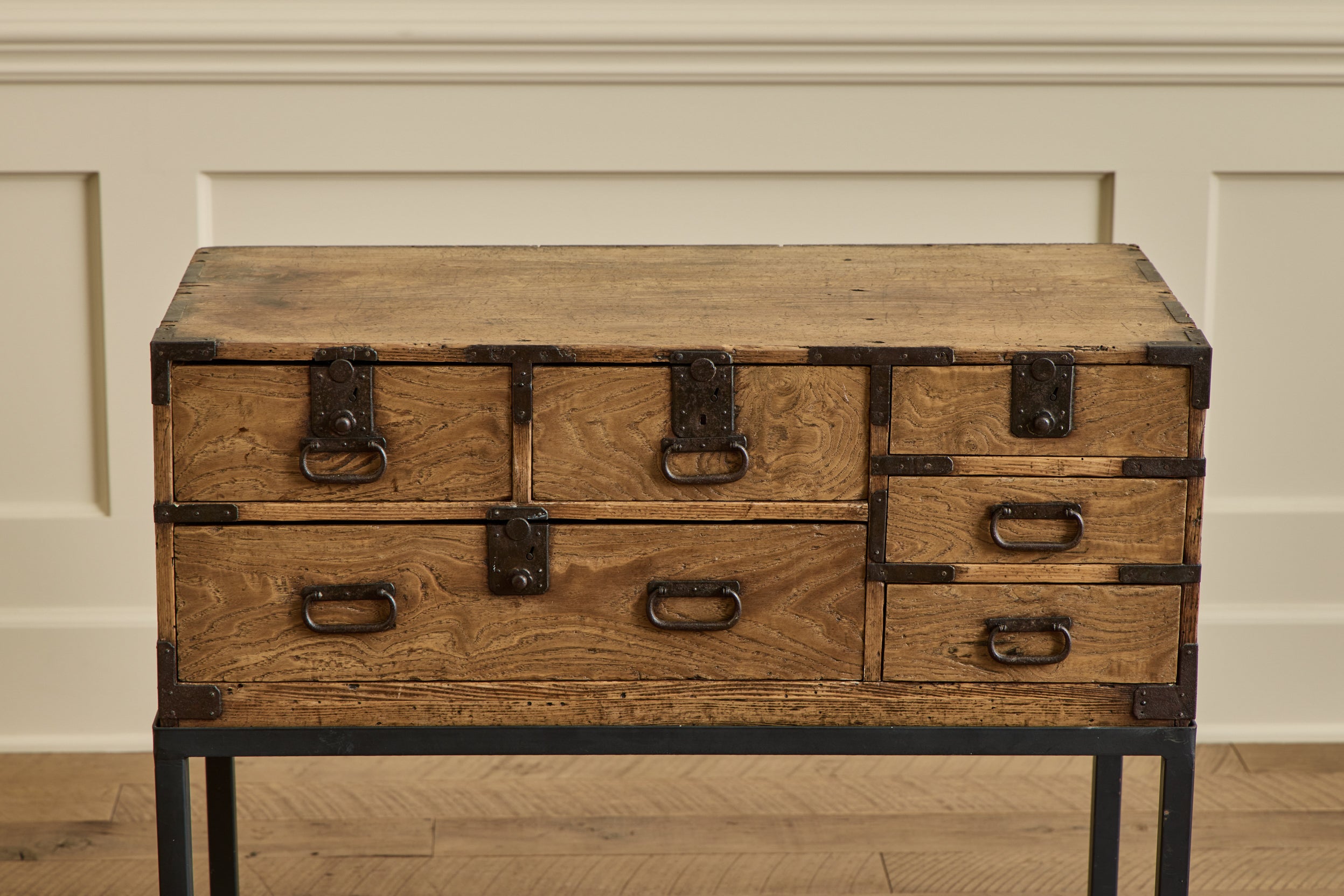 Ko Dansu Tansu Chest with Base