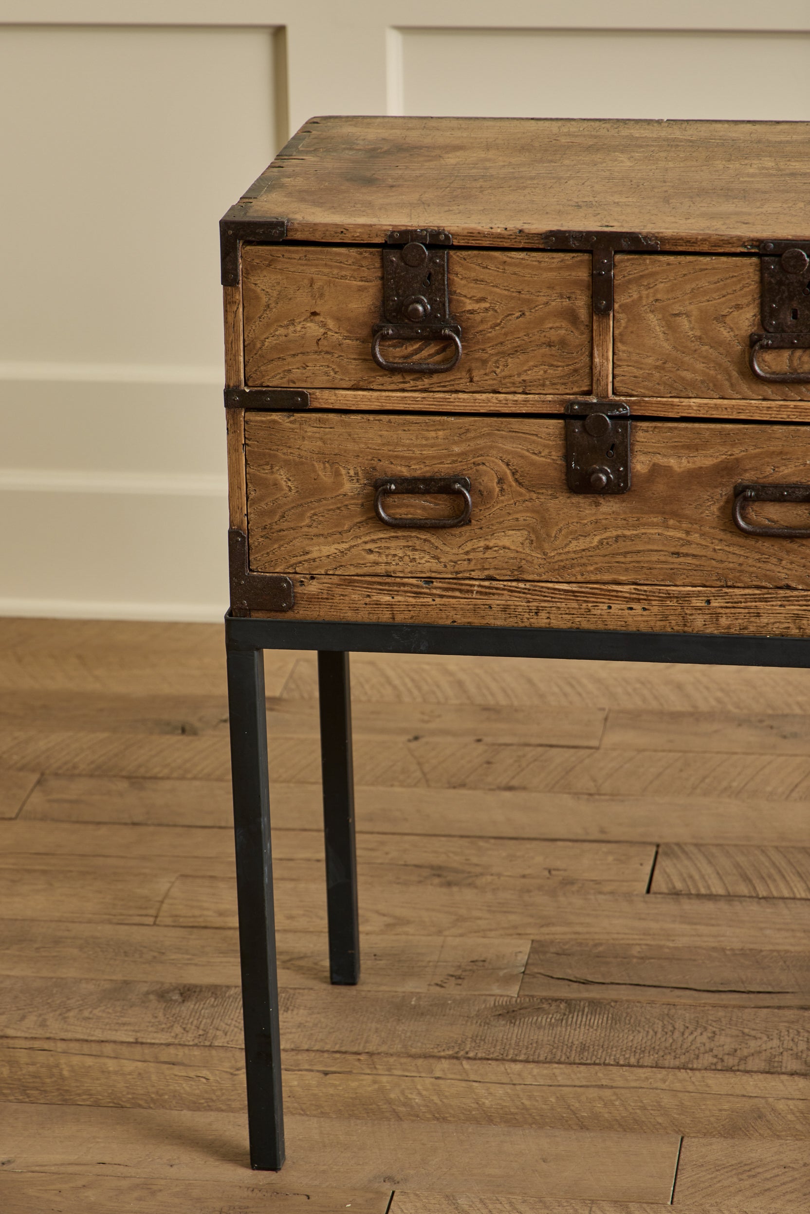 Ko Dansu Tansu Chest with Base