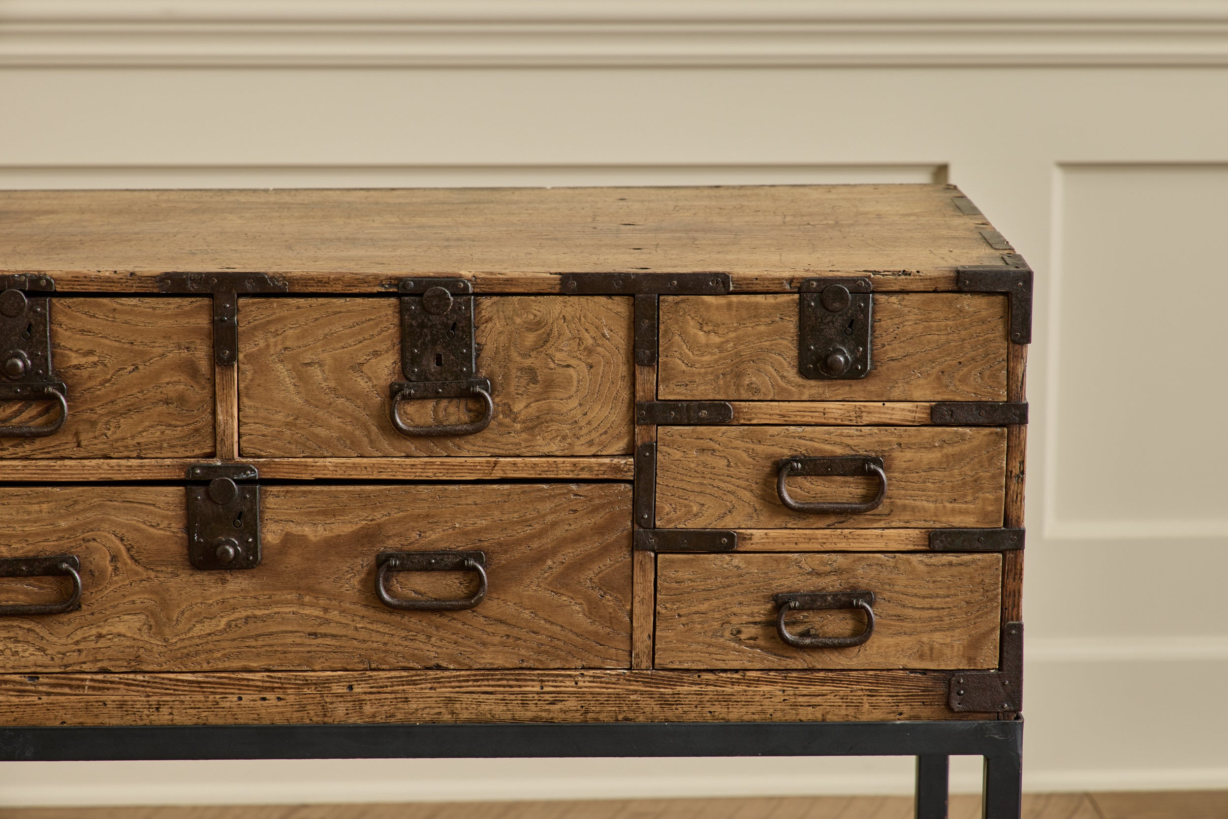 Ko Dansu Tansu Chest with Base