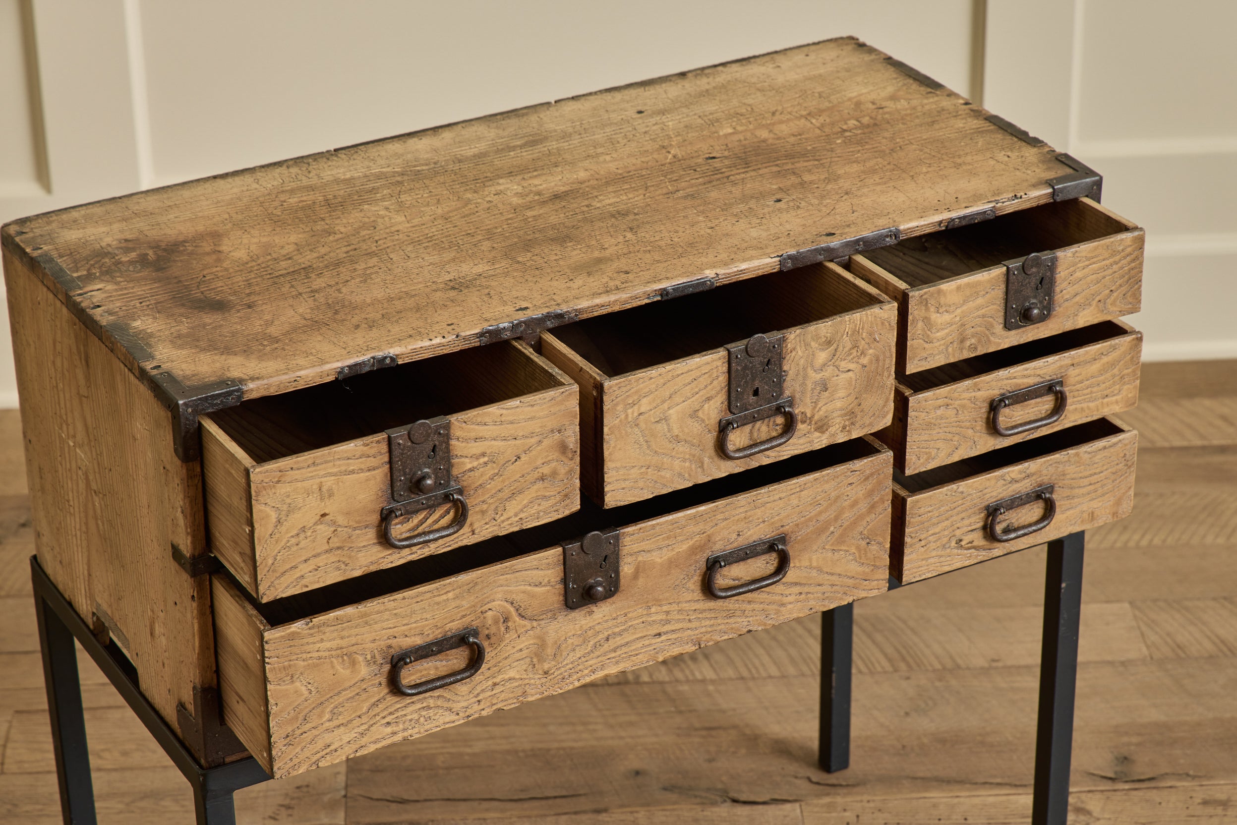 Ko Dansu Tansu Chest with Base