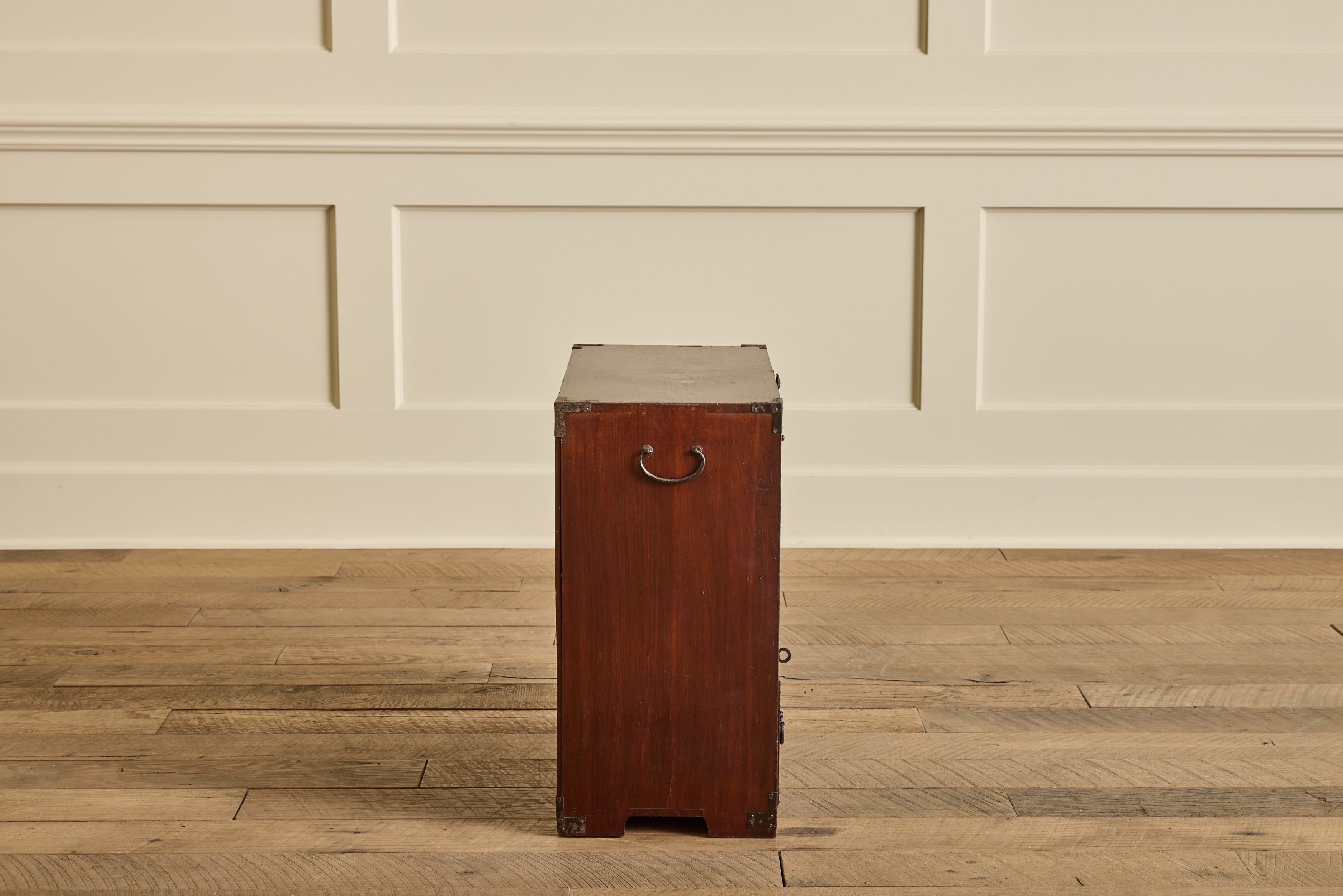 Black Lacquer Sakata Ko Dansu