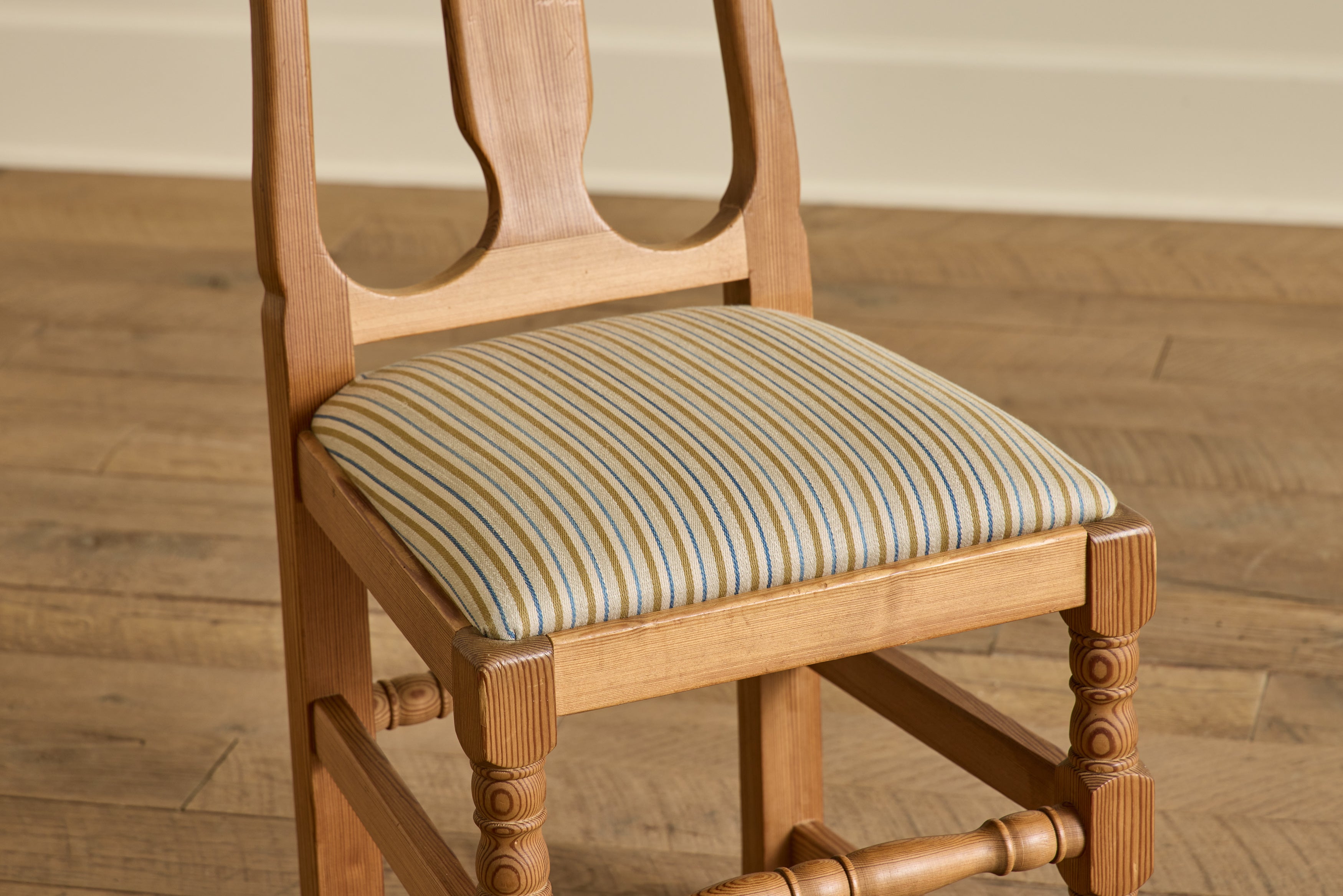 Set of 6 Krogenaes Dining Chairs