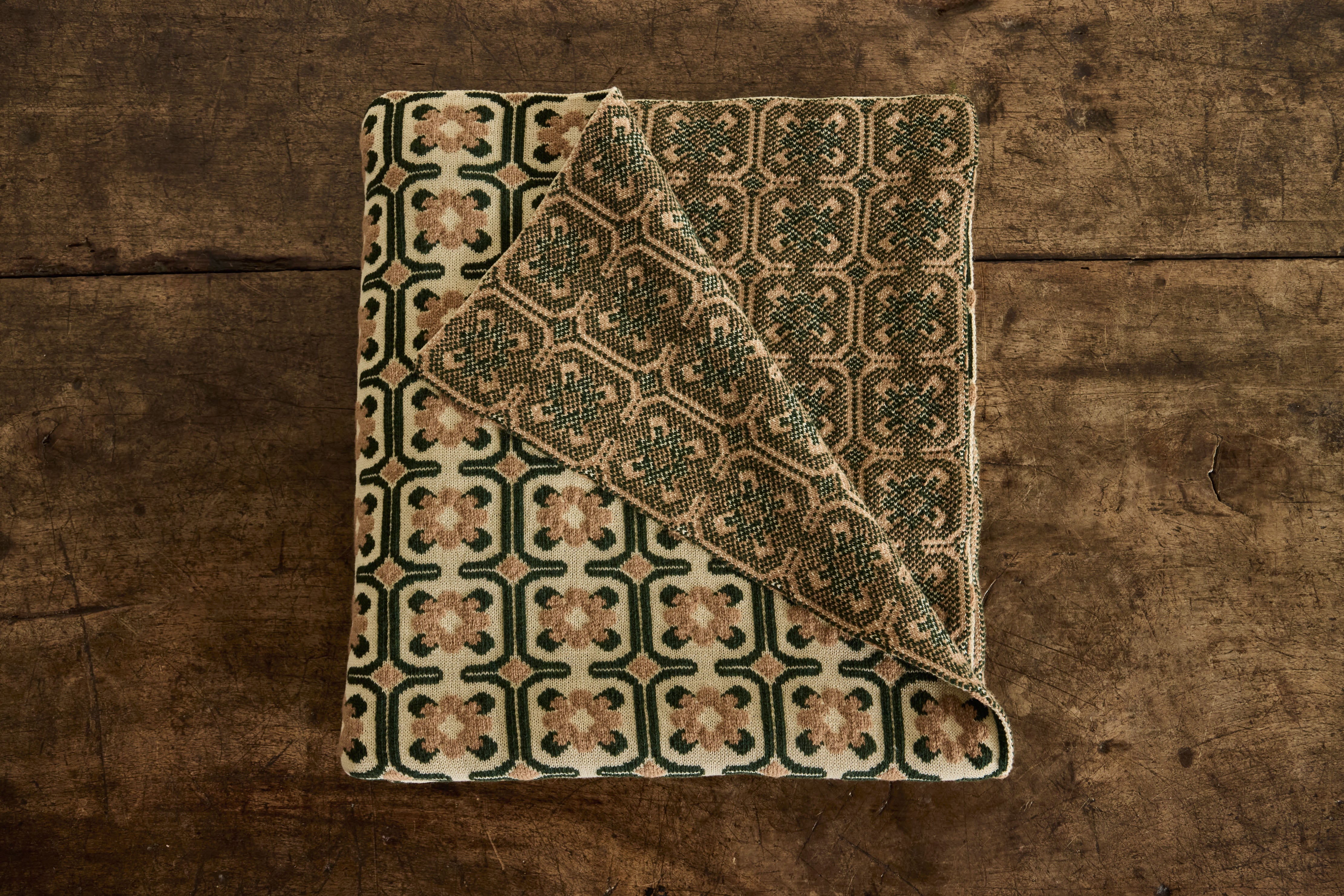 Maman Throw in Olive